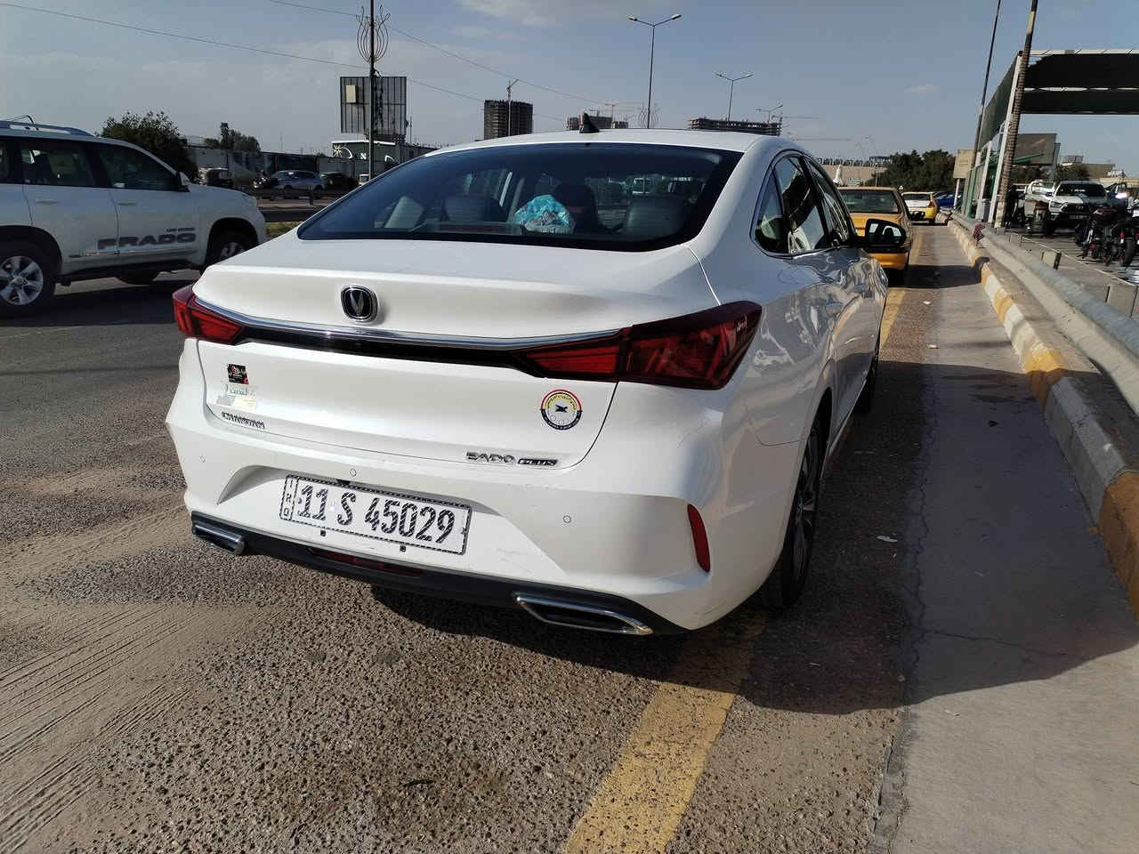 السلام عليكم
شانجان  ايدو بلاس. 2023 
رقم بغداد حره 
المواصفات:

 كشنات جلد 
 مانع انزلاق..
بنوراما فتحتين 
 مثبت سرعه 
 تحكم ستيرن جهتين 
 داخل جلد 
 بلوتوث
تبريد قطعتين
كشنات تبريد تدفئة 
 مري كهرباء 
 اشاير بالمري
 مرايات جانبيه هيتر
 كشاف ضباب امامي LED
 شاشه لمس 
 حساس اطارات
 كاميرا 360 درجه 
 حساسات خلفيه 
 نظام توزيع مكابح ABS
 منفذ كهرباء 12Volt
ماشية 85 الف 

سياره بعدها شركة مامتعوبة
السعر السعر 130$ وبيه مجال و مراوس بسيارة عالية
***********
