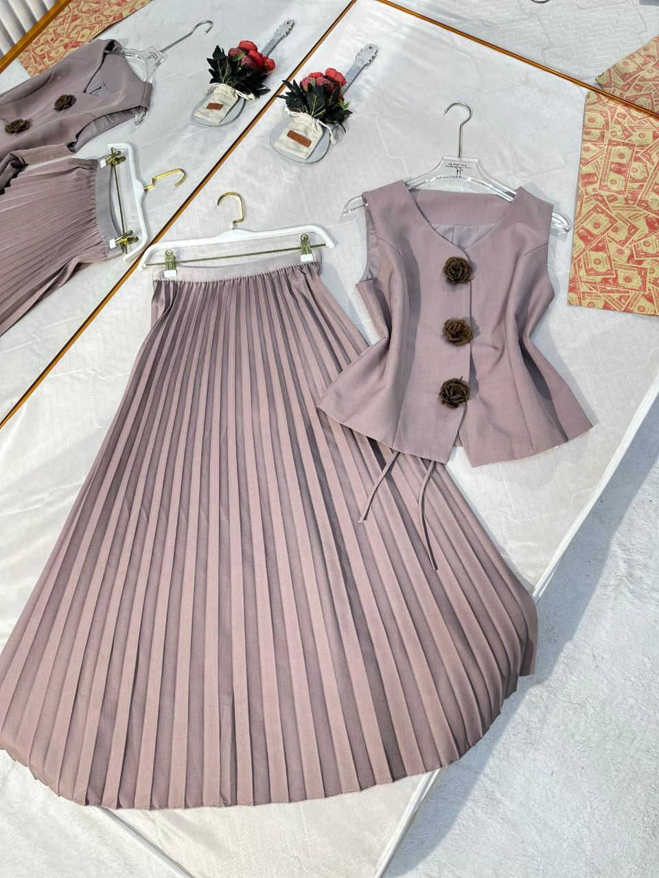 ★ بسم الله توكلنا على الله ★

✨ عـيـد 2026 احلى الموديلات متوفرة ✨

🎨 الألوان :-كما معروضة + لون رصاصي 

سوت العيد  ♥️  طول كامل ردان  خامة دابل صيفي 

قياسات 48_38

التوصيل لكل العراق: 4 آلاف 🚚


**إذا كنت صاحب هذا الإعلان وتريد حذفه لأي سبب، رجاءا أرسل رسالة إلى الدعم الفني**