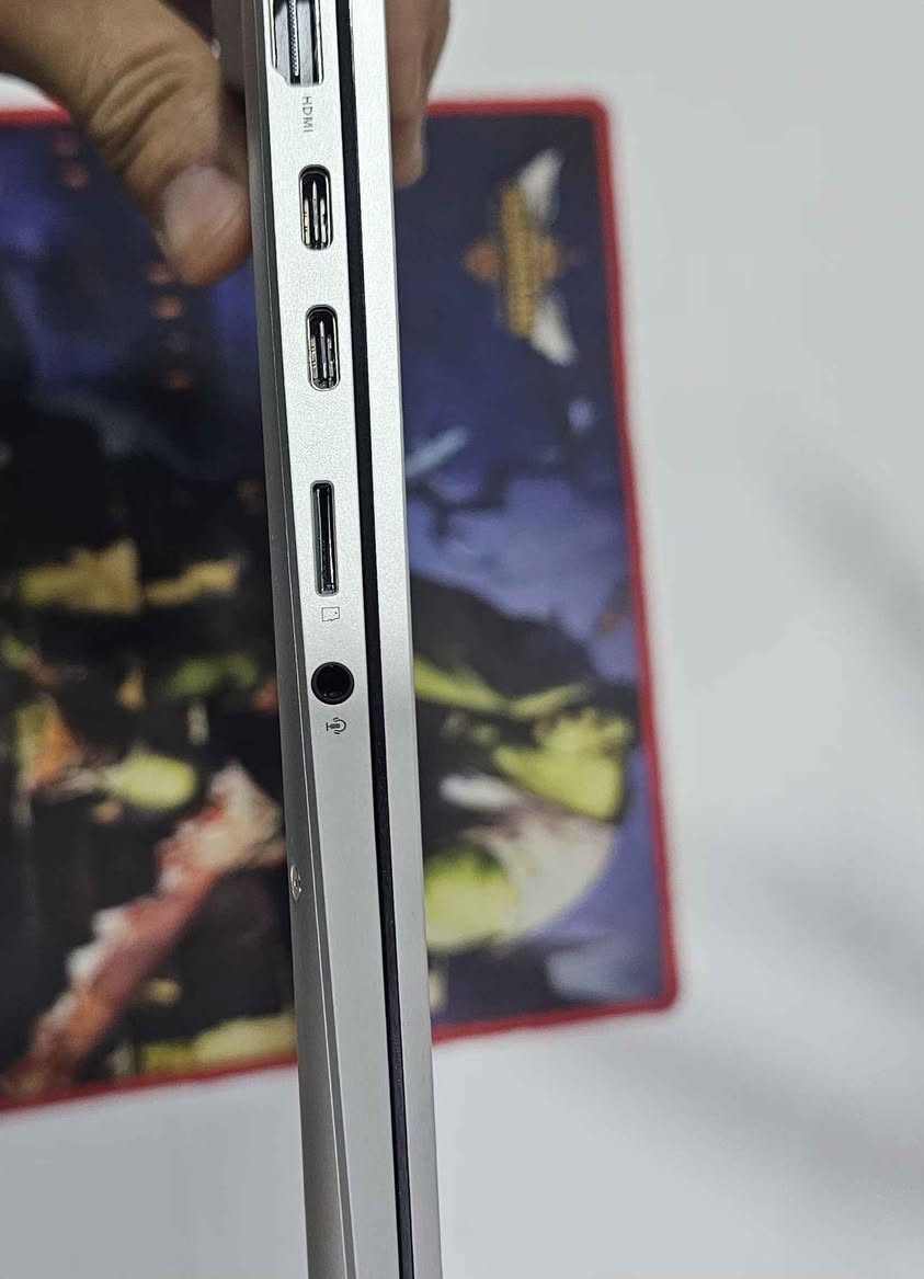 Asus Vivobook S15 S5507Q

🧠 المعالج (CPU)

Qualcomm Snapdragon X Elite X1E-78-100

حتى 12 نواة / 12 خيط

سرعة تصل إلى 3.4GHz

معالج ذكاء اصطناعي NPU حتى 45 TOPS 

🎮 كرت الشاشة (GPU)

Qualcomm Adreno مدمج 

🖥️ الشاشة

15.6 بوصة OLED

دقة 3K (2880×1620)

معدل تحديث 120Hz

سطوع حتى 600 شمعة

ألوان 100% DCI-P3

زمن استجابة 0.2ms 

💾 الرام والتخزين

RAM: 16GB LPDDR5X

SSD: 1TB NVMe PCIe 4.0 

🤖 الذكاء الاصطناعي

Qualcomm Hexagon NPU

يدعم ميزات Copilot+ في ويندوز 

🔌 المنافذ

2× USB-A 3.2

2× USB-C (USB4) مع دعم الشحن والعرض

HDMI 2.1

منفذ سماعات 3.5 مم

قارئ microSD 

📶 الاتصال

Wi-Fi 7

Bluetooth 5.4 

🎥 الكاميرا والصوت

كاميرا FHD مع IR (Windows Hello)

سماعات Harman/Kardon 

🔋 البطارية

70 واط- 🧠 المعالج (CPU)

Qualcomm Snapdragon X Elite X1E-78-100

حتى 12 نواة / 12 خيط

سرعة تصل إلى 3.4GHz

معالج ذكاء اصطناعي NPU حتى 45 TOPS 

🎮 كرت الشاشة (GPU)

Qualcomm Adreno مدمج 

🖥️ الشاشة

15.6 بوصة OLED

دقة 3K (2880×1620)

معدل تحديث 120Hz

سطوع حتى 600 شمعة

ألوان 100% DCI-P3

زمن استجابة 0.2ms 

💾 الرام والتخزين

RAM: 16GB LPDDR5X

SSD: 1TB NVMe PCIe 4.0 

🤖 الذكاء الاصطناعي

Qualcomm Hexagon NPU

يدعم ميزات Copilot+ في ويندوز 

🔌 المنافذ

2× USB-A 3.2

2× USB-C (USB4) مع دعم الشحن والعرض

HDMI 2.1

منفذ سماعات 3.5 مم

قارئ microSD 

📶 الاتصال

Wi-Fi 7

Bluetooth 5.4 

🎥 الكاميرا والصوت

كاميرا FHD مع IR (Windows Hello)

سماعات Harman/Kardon 

🔋 البطارية

70 واط- 18 ساعة تقريبًا

3 خلايا Li-ion 

⚖️ الوزن والحجم

الوزن حوالي 1.4 كغم

هيكل ألمنيوم نحيف 

⌨️ مميزات إضافية

لوحة مفاتيح بإضاءة RGB

زر Copilot

مستشعر بصمة عبر الكاميرا (Windows Hello) Face ID7 ساعة تقريبًا

3 خلايا Li-ion 

⚖️ الوزن والحجم

الوزن حوالي 1.4 كغم

هيكل ألمنيوم نحيف 

⌨️ مميزات إضافية

لوحة مفاتيح بإضاءة RGB

زر Copilot

مستشعر بصمة عبر الكاميرا (Windows Hello) Face ID

السعر 1،100،000

يوجد توصيل لكل المحافظات

https://t.me/epic_store2 بغداد, العراق


**إذا كنت صاحب هذا الإعلان وتريد حذفه لأي سبب، رجاءا أرسل رسالة إلى الدعم الفني**