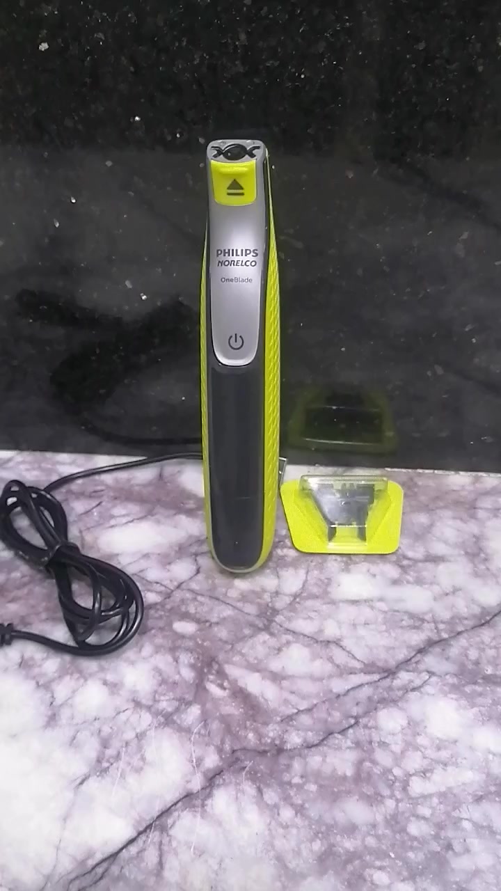 هذا هو جهاز فيليبس ون بليد (Philips OneBlade P 
تقنية الشفرة  تتيح الشفرة المبتكرة المرونة في جميع الاتجاهات لتتكيف مع منحنيات الوجه، مما يضمن ملامسة مستمرة للبشرة وتحكمًا أفضل. 
وقت التشغيل: يوفر ما يصل إلى 120 دقيقة من الاستخدام اللاسلكي بعد شحن لمدة ساعة واحدة. 
استخدام رطب وجاف: يمكن استخدامه على بشرة جافة أو رطبة، ومع الرغوة أو بدونها. 
متعدد الاستخدامات: مصمم للتشذيب، التحديد، والحلاقة لأي طول شعر على الوجه والجسم. السعر 25


**إذا كنت صاحب هذا الإعلان وتريد حذفه لأي سبب، رجاءا أرسل رسالة إلى الدعم الفني**