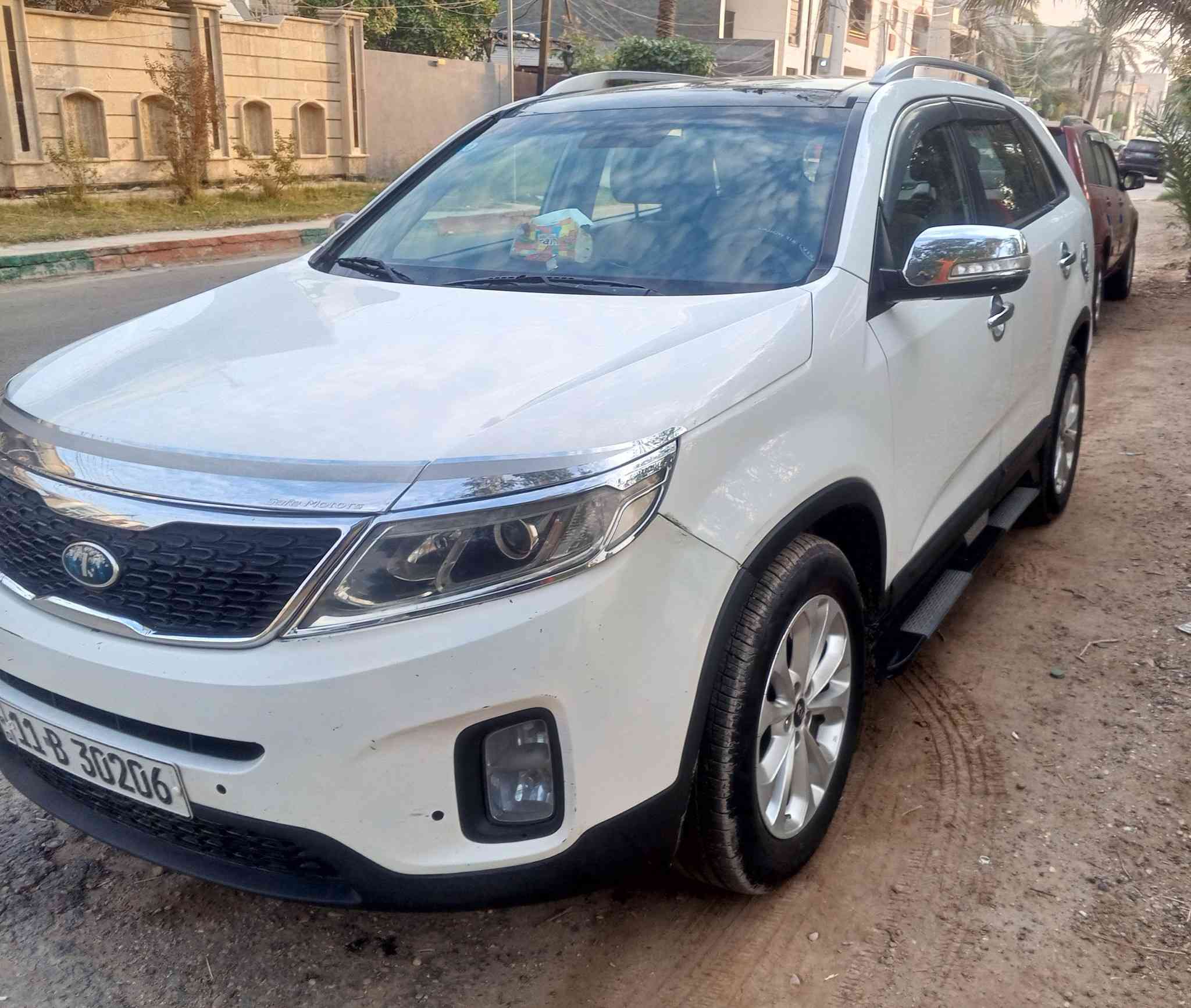 السلام عليكم
سورنتو ٦سلندر 7راكب 
بيها قطع صبغ ابيع حزام 
محرك بدل كازكيت
اشارير بالمري دوسة ترحيب 
بانوراما يدات نيكل 
السعر 148وبيها مجال شي قليل
***********
