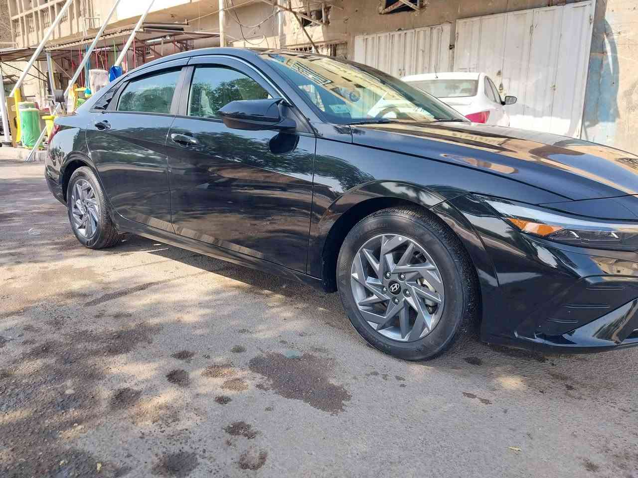 سلام عليكم 
النتره موديل ٢٤ شكل جديد 
بانزين محرك  حجم ٢٠٠٠ دوش 
رقم بغداد حره مشروع وطني 
ماشيه ١٧
فقط بنيد امبدل باقي سيارة مكفوله شواصي لغود حته جاملغات بلاد 
راديترات شركه تبريد شركه 
سعر 155
مكاني بغداد 
***********
