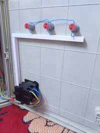 متاح سلام عليكم بورد قياس 50في 60 ثلاثه خطوط ثري فيز  يحتوي على جهاز ت...