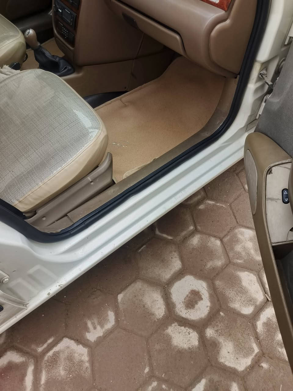 سمند جديدة البيع موديل ٢٠١٠ صدر جديد تخم تاير رقم هاتف ***********
