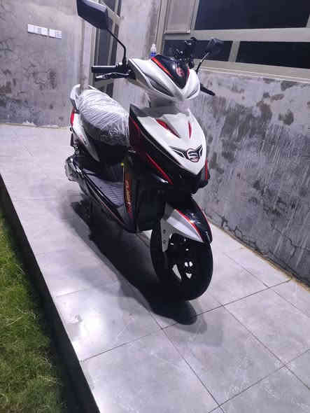 اسلام عليكم ورحمة اللٌه دراجه شحن للبيع من شركة ليما العراق
دراجه جديدة💖

موصفات🔥🔥
1..ملف نحاس 2500W
2..بطاريات مسطرة عدد 6 كرافين
3.. شاشة ديجتل +شاشة اعطال 
4.. ويل كب نوع جداً متين ويتحمل الاوزان
6..تحتوي على 3 سرعات 
7..دبلات هايدروليك 
8..نضام Rالرجوع للخلف 
9..نضام p نضام الحماية 
10..نضام التشغيل بصمة/2مفاتح
12..بريك دسكات امامي وخلفي
ملاحظة:…. سبب البيع عندي عملية بعد اسبوع
تواصل واتساب ه‍ ***********
