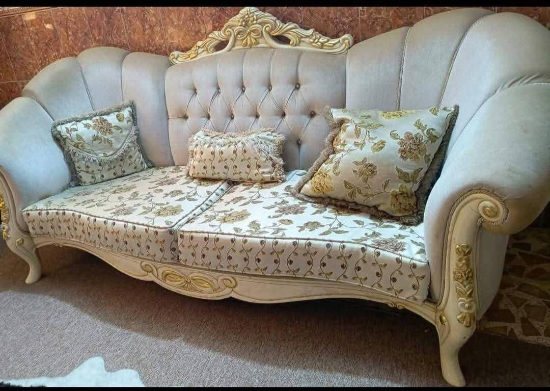 تخم زان ملكي تركي عشر مقاعد السعر 650 مع طبلة وسطيه حجم كبير عنواني بغداد الشعب سبب البيع لصغر المكان تواصل خاص او مراسله الرقم ***********
