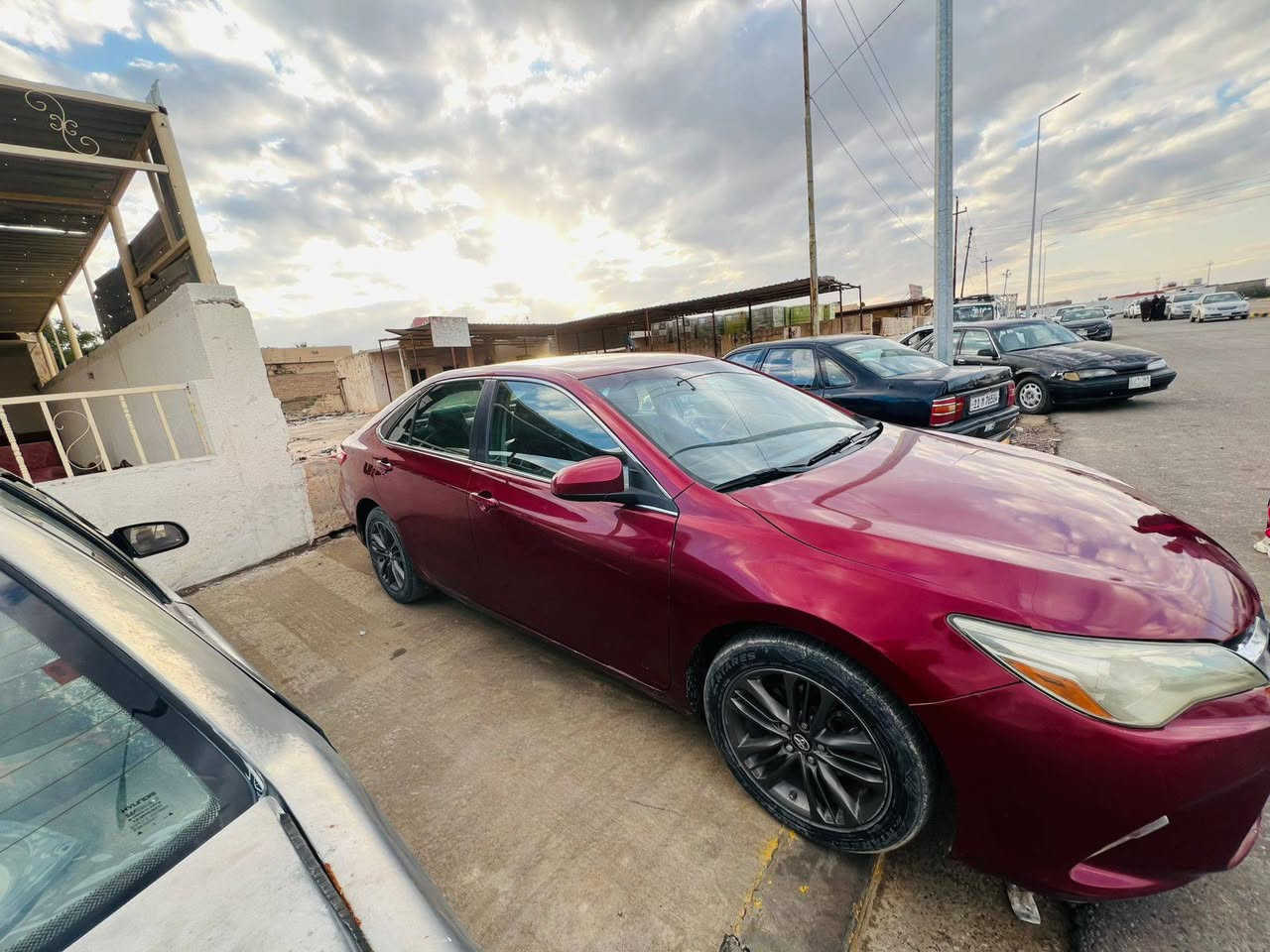 السلام عليكم.
كامـري للبيع. 
2016.
2500
مواصفات se. 
ظرر جاملغ وبنيد. 
كير محرك شرط. 
شاشه كامره. 
تحكم استيرن. 
شفتات مثبت سرعه. 
رقم اربيل دولي.
للبيع او مراوس بكم 9/10.
مكانها صلاح الدين بيجي 
للاستفسار الاتصال.
***********.
***********
