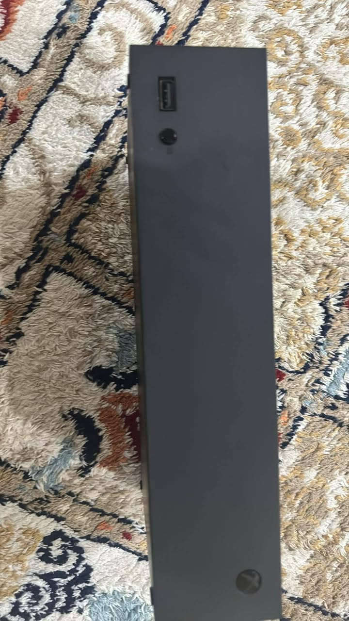 السلام عليكم توفر عندي اكس بوكس سيريس اس واحد تيرا اصدار 24 نضيف كلش كلش شخط واحد ما  بيه عنواني البصرة سعره 480 ومتوفر توصيل لكافة المحافظات للاستفسار خاص او واتساب ***********
