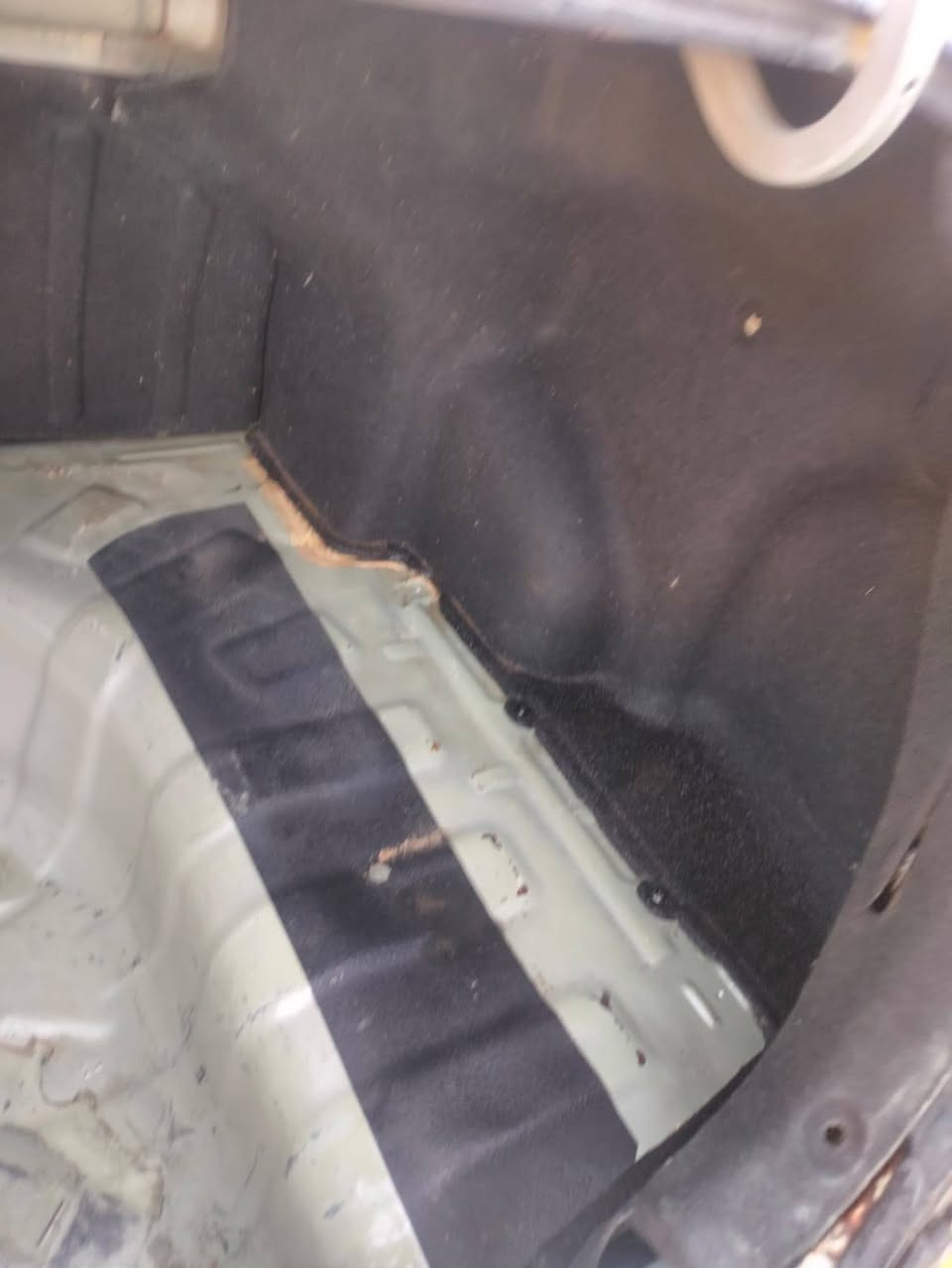 سلام عليكم سياره للبيع اكسنت موديل 2016 سياره خليجي محرك وكير جديد تبريد شغال رقمه بغداد سعره 85 بيه مجال مكان سياره الأنبار فلوجه غير متواجد على فيس ***********
