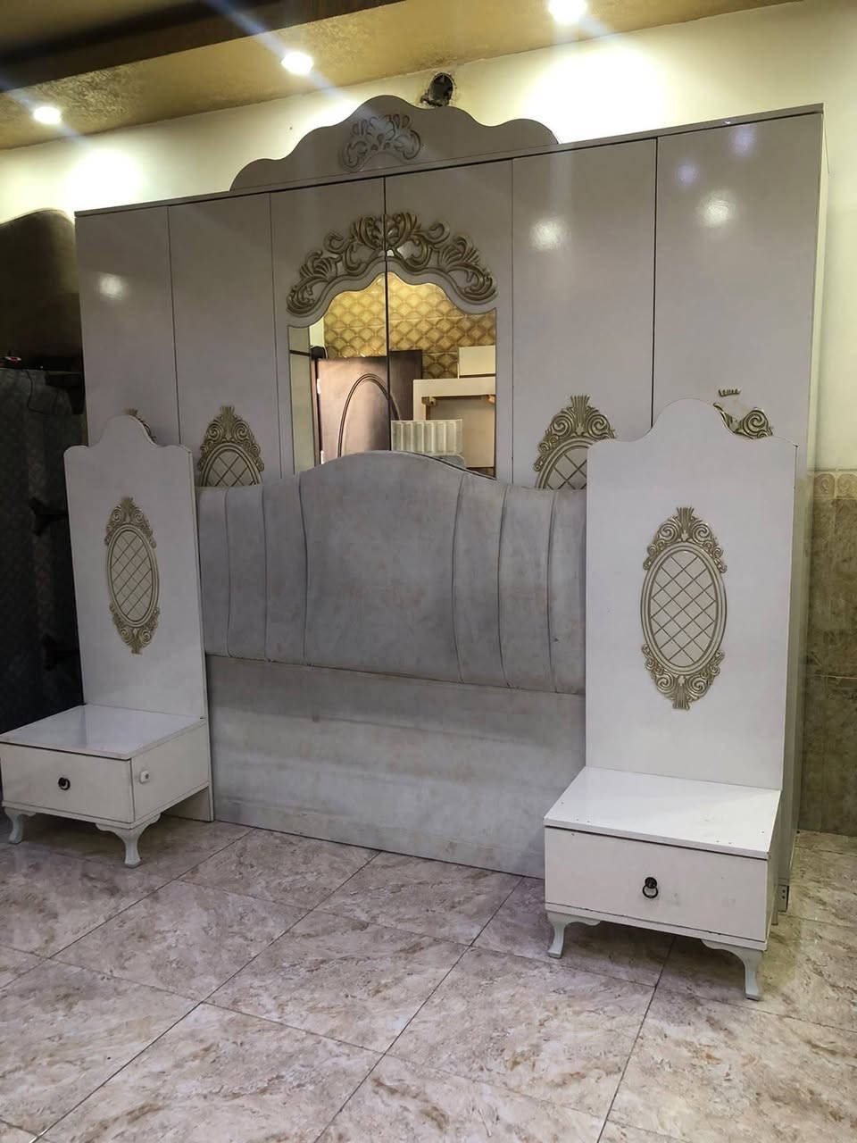 غرفه نوم للبيع 6 قطع مع شد ونقل ودوشك سعر 450 للتواصل ***********
