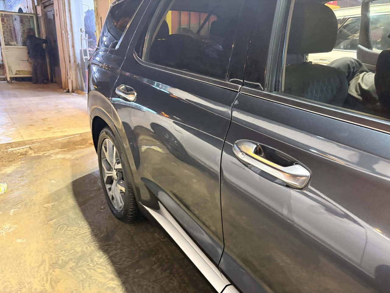 السلام عليكم هونداي بلسايد 2020 وارد امريكي رقم بغداد 
بسعر ٢٢٠ ورقه 
مواصفات sel htrac 
محرك ٣.٨ ماشيه ٨٩ الف كيلو متر قابل للزياده 
بصمه دخول 
سلايد روف و بردات خلفيه 
شاحن وايرلس و شفتات سترين
حساسات ٣٦٠ درجه و نقطه عمياء 
توقف امامي و خلفي عند الطوارئ 
تدفئه مقاعد و مقاعد كهرباء اماميه 
شاشه ابل كاربلي و اندرويد اوتو 
كاميرا رجوع 
مايحات ذكيه و مثبت سرعه تفاعلي 
نظام المحافظه على المسار و مساعد النزول من المنحدرات 
خمس انماط قياده 
صور الحادث مرفقه 
مكان السياره حله بابل 
*********** احمد
