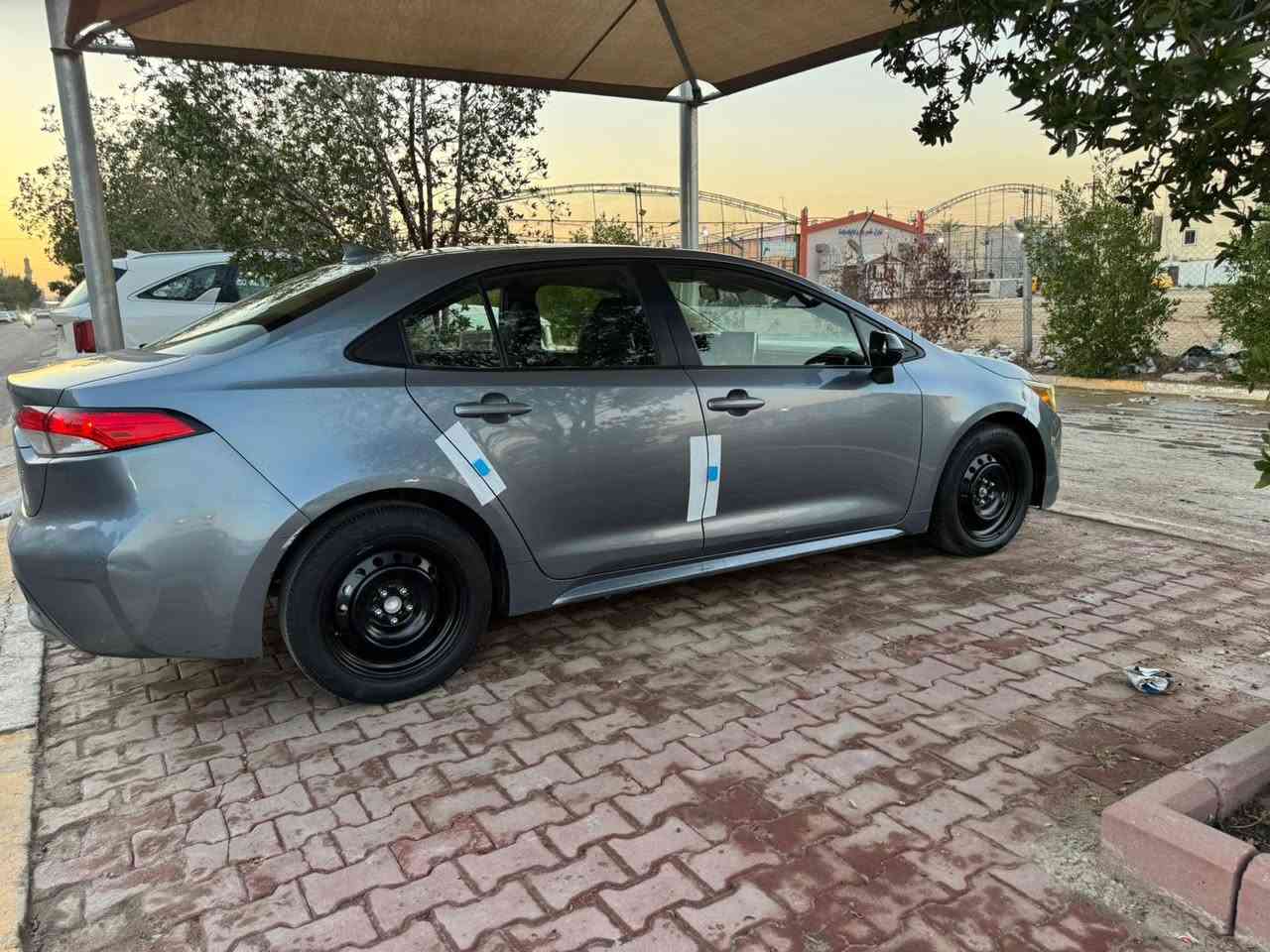 كورلا للبيع موديل ٢٠٢٠ وارد أمريكي محرك ١٨٠٠ سيارة جديدة وجاهزة محرك كير تبريد ثلج تخم تاير جديد كل نقص مابيها سيارة  حادثها مال امريكا باب السائق والبنيد مبدل بلادي وجاملغ الخلفي صبغ السيارة بدون دواخل سيارة شاشة كامرة حساسات رادرات تحكمات سايد بريك دكمه مثبت سرعه رقم بغداد الماني الجديد بسمي تحويل ثاني يوم سيارة بيها صبغ تلث قطع مال امريكا فقط سعرها ١١٣ ورقه ومكان السيارة بغداد البلديات ***********
