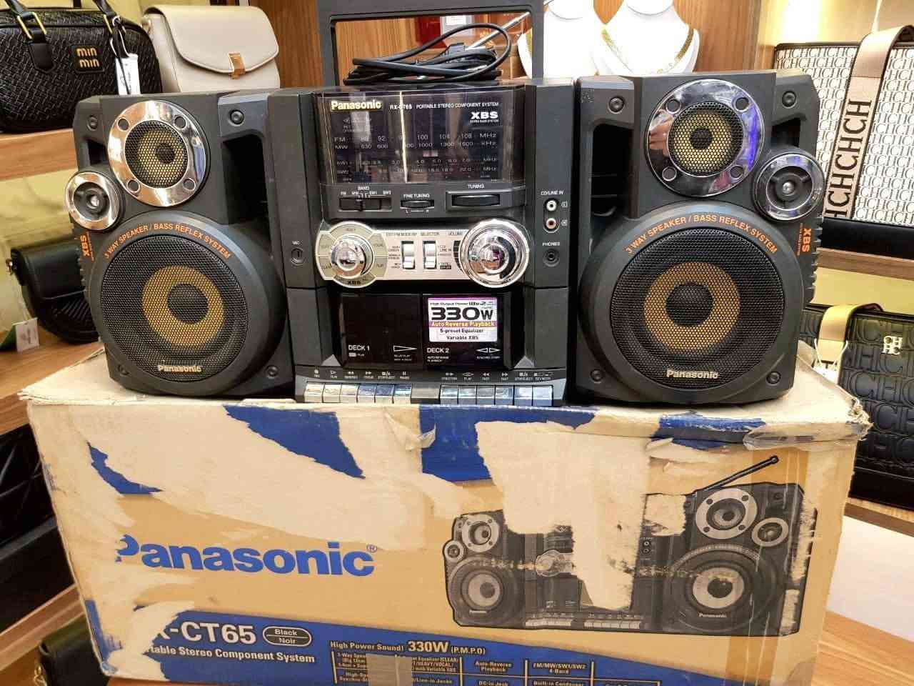 📼✨ باناسونيك الأصلي RX-CT65 بالكرتونة ✨📼
معروض للبيع جهاز Panasonic RX-CT65 الأصلي بحالة جميلة ومعه الكرتونة الأصلية.

📌 المواصفات: ● موديل: Panasonic RX-CT65

● صناعة إندونيسية بتكنولوجيا باناسونيك اليابانية
● نظام صوت XBS لبيز أقوى وصوت أنقى
● سماعات 3-Way Bass Reflex
● راديو FM / MW / SW1 / SW2
● كاسيت مزدوج (Double Cassette)
● تشغيل بالكهرباء أو البطاريات
● قدرة صوت 330W PMPO
● الجهاز مع الكرتونة الأصلية

✨ قطعة مميزة لعشاق أجهزة الزمن الجميل والاقتناء، كما تصلح للديكور في المنزل أو المكتب أو الكافيهات ذات الطابع الكلاسيكي.

📷 الصور للجهاز الفعلي المعروض للبيع.

📞 للاستفسار والسعر: واتساب أو اتصال: 01220822001


**إذا كنت صاحب هذا الإعلان وتريد حذفه لأي سبب، رجاءا أرسل رسالة إلى الدعم الفني**