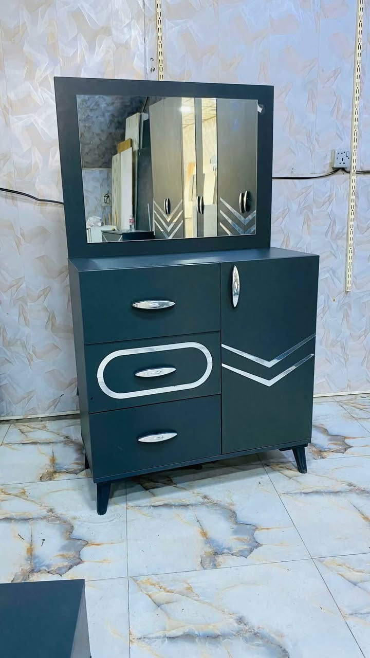 💎💗 غرفة تركي مستخدم
5قطع 
💯 نظافة 95%
🚪 نظام أبواب مرتب
💸 السعر475
🪛 شد مجاني
🚚 نقل مجاني و المحافظات بكروه للاستفسار والحجز اخذ صوره و دزو واتساب فقط و اذا عدكم غرف للبيع دزولي أخذ.***********
