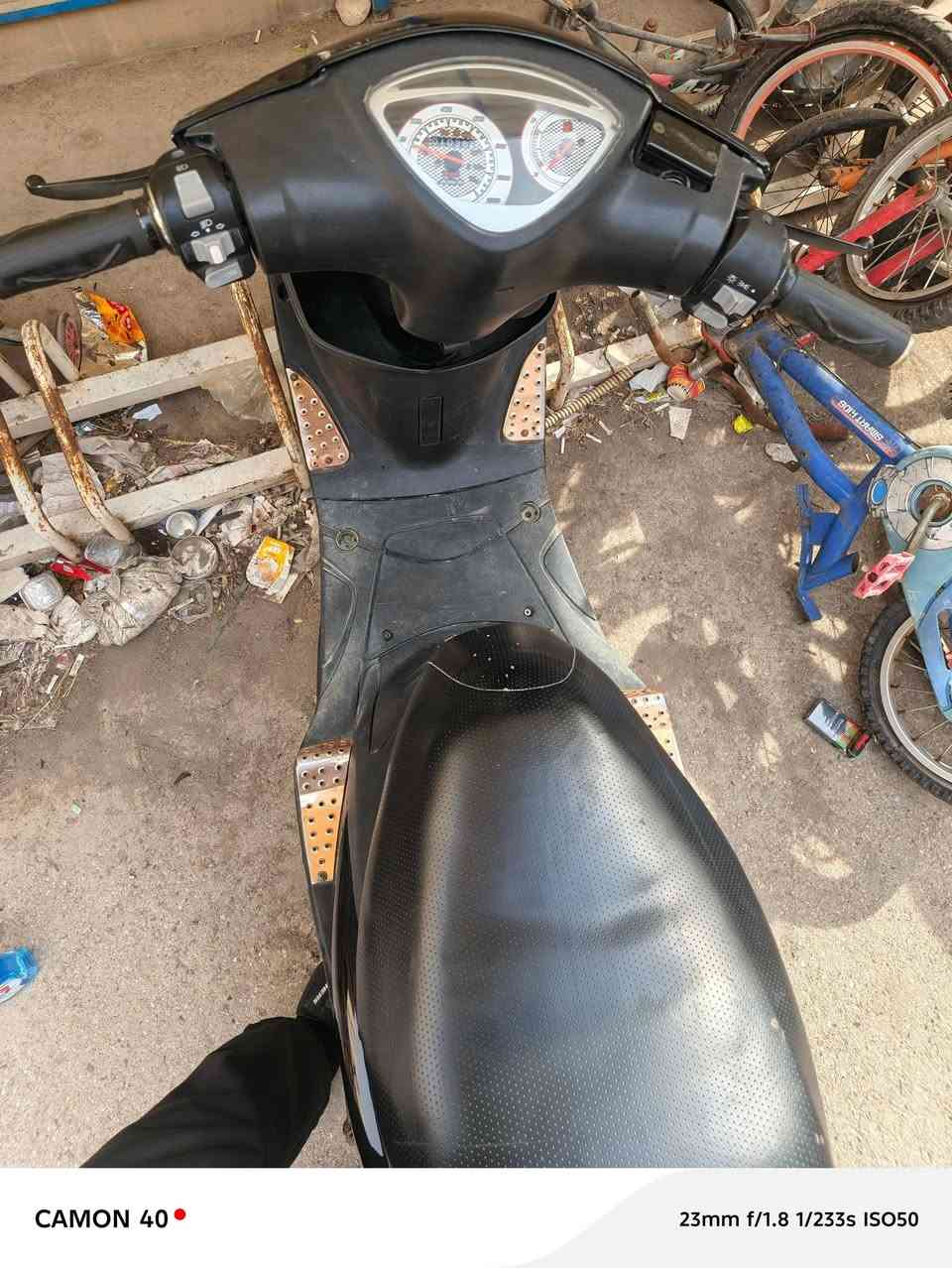 السلام عليكم للبيع دراجة ماكس عدلة شغالة سلف وهندر وكهربائيات شغالة كفرات مختمه الدراجة نظيفة كلش ما مخلعه ولا مكسره بس بيها شويا دخان من اتدوس الها بس بعدين تكطع اني اديرلها دهن أصلي امزويل رايدها ب٤٥٠ سعرها مناسب مكاني بغداد شقق بسماية رقمي الأول بي فقط واتس اب *********** يعني رصيد معلق تريد تستفسر أدخل خاص وتدلل
