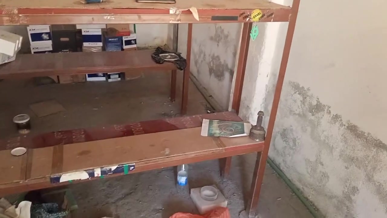سلام عليكم 
عدنه رفوف عدد 2 حديد زاويه  وجام خانه متينه جدآ مع الجام مضلل للبيع النجف حي الصناعي مقابيل اعدادية الصناعه شارع السايدين  السعر خاص 
الأستفسار ***********
