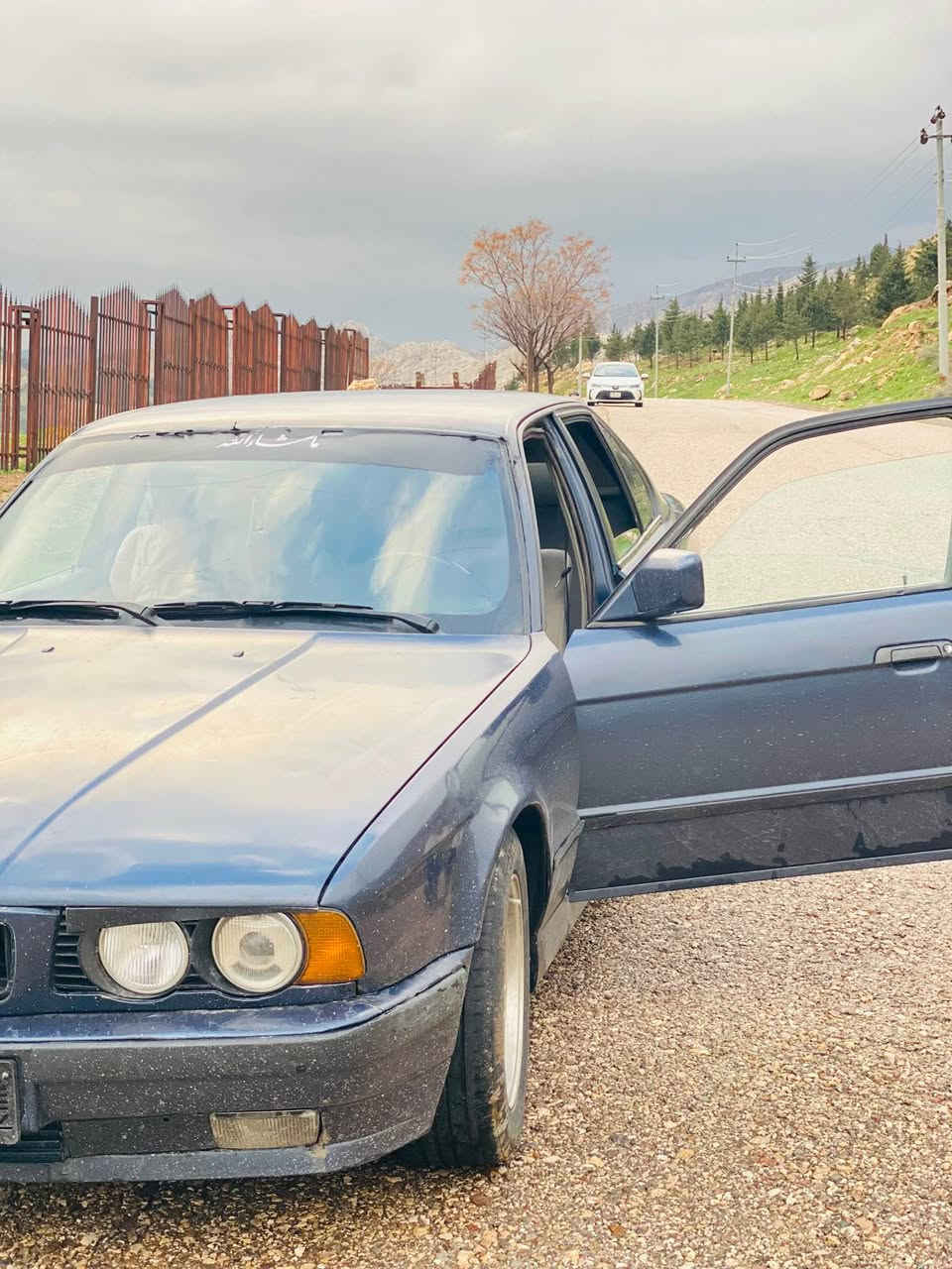 BMW520i )(مودیل ١٩٩١بێ دەعمو لێدانە بوجوانێ بەخ کراوە رەقەمی بەشەرەتە و سەنەوی و وەکالە بەشەرت گێر عادی (ژمارەی موبایل) —((
***********(شوین ئاکرێ)  سعر45معماملە اكر, نينوى
