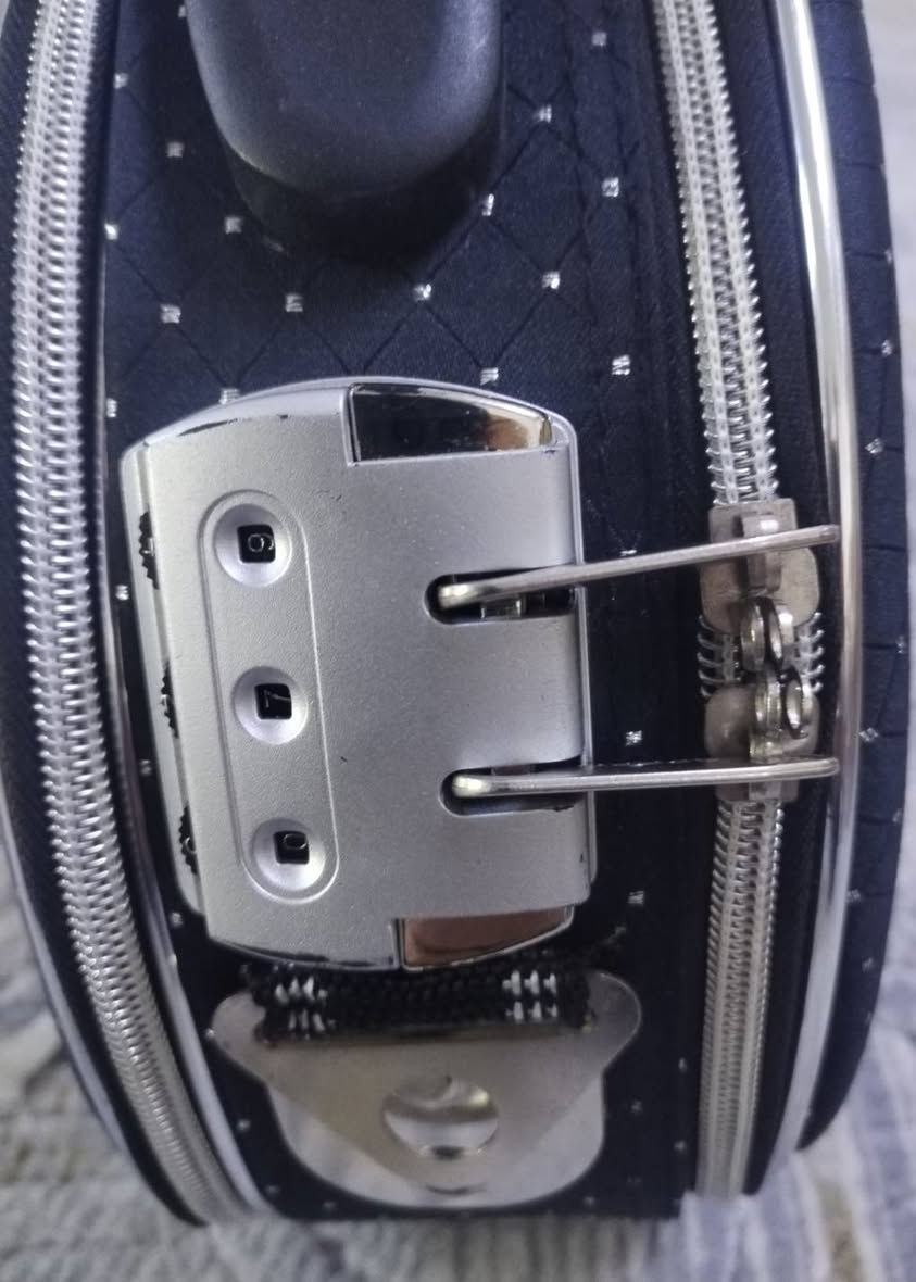 حقيبة ماركه براند قفل سري ارقام تستعمل لكل شي مستمسكات أمور خاصه أمينه سعر ١٥ مراسله خاص غير متواجد بل تعليقات


**إذا كنت صاحب هذا الإعلان وتريد حذفه لأي سبب، رجاءا أرسل رسالة إلى الدعم الفني**