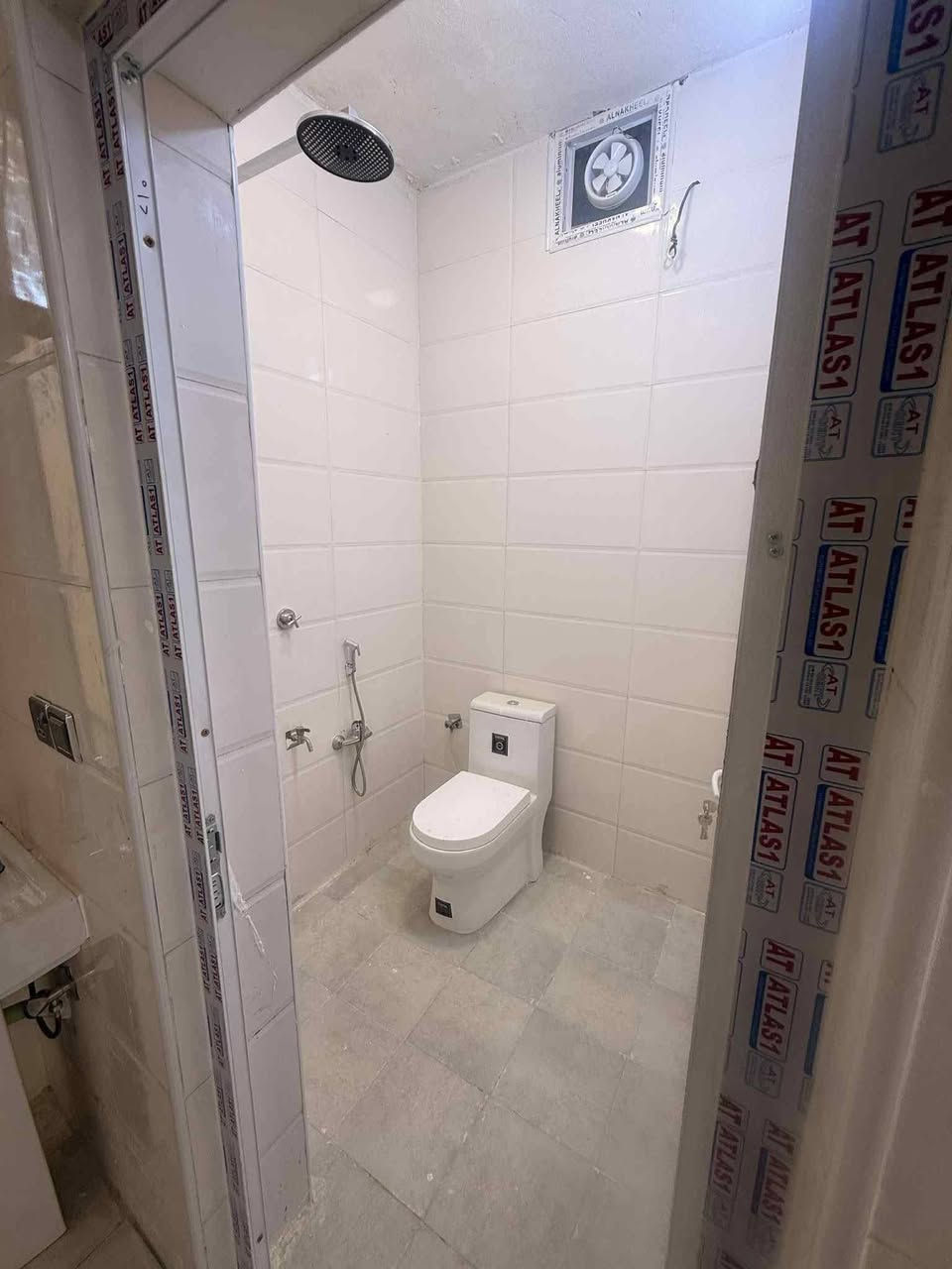 دار للبيع في بوب شام زراعي بيت ضيفان مساحه 100متر واجيها 5نزال 20الدار طابق ونص بناءحديث استفسار ***********
