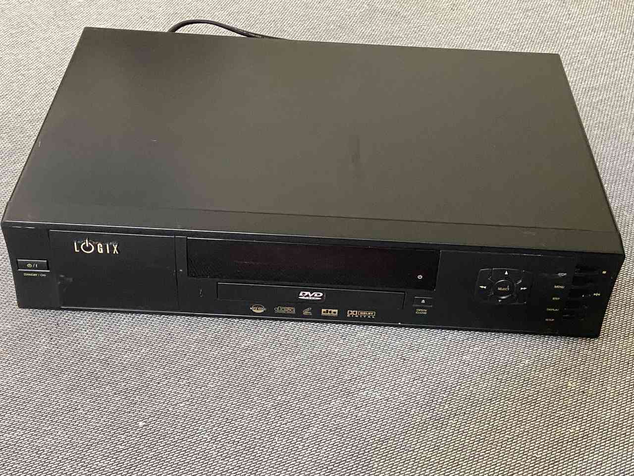 جهاز DVD ماركة LOGIX .
. يشغل أقراص DVD Video .
• يدعم CD / MP3 .
• نظام صوت Dolby Digital .
• أزرار تحكم أمامية مع شاشة عرض رقمي.

منافذ : AV - S Video- SCART COONECTOR . 

نظيف ويشتغل ممتاز بدون مشاكل . 
السعر : 25،000 دينار . 
مع التفاز : 50،000 .


**إذا كنت صاحب هذا الإعلان وتريد حذفه لأي سبب، رجاءا أرسل رسالة إلى الدعم الفني**