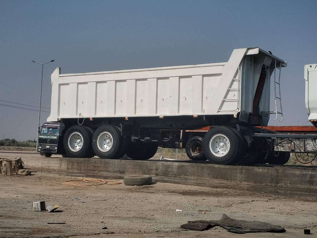 عربانه للبيع تخم تاير 24شاصي 16دنكير 16 جك مال تريله ***********
