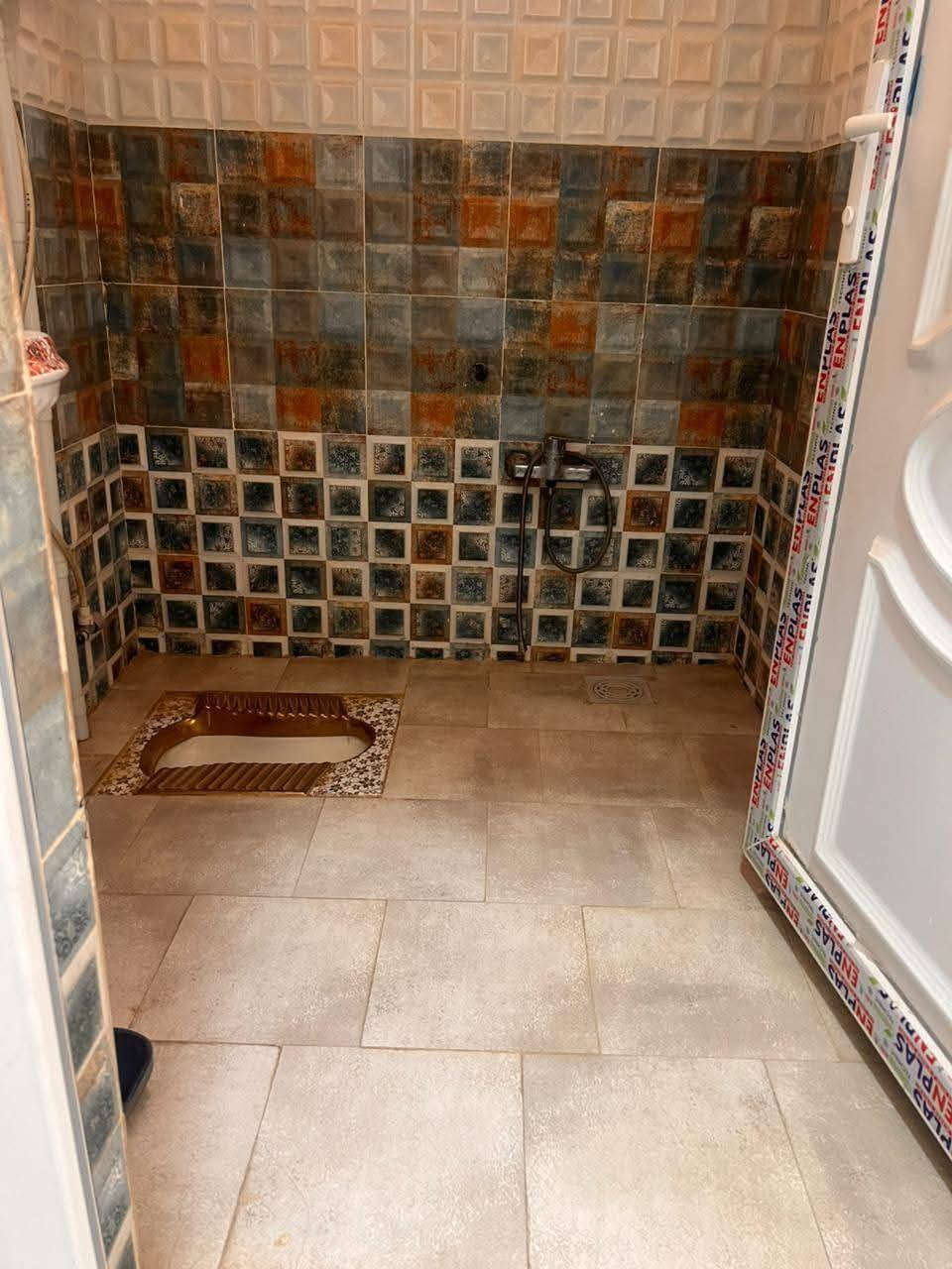 بيت للبيع – حي الإطارات
📍 الموقع: مكان مميز خلف الكلية المفتوحة
📐 المساحة: 100 متر (5×20)
السعر 155 مليون مع المجال
🏢 الوصف: طابقين – بناء حديث
🛏 التفاصيل:
3 غرف نوم
استقبال
صالة
مطبخ
✨ موقع هادئ وقريب من الخدمات
📞 للاستفسار:
***********
***********
