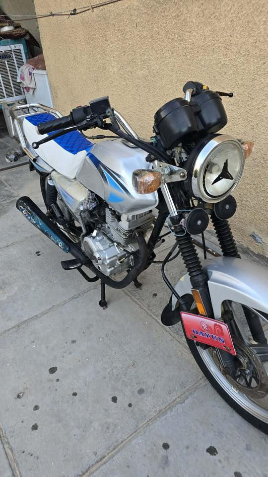 دايوان عضم موديل 2019 طالعه بل 2020 وحتى فوك بلوراق مكتوب 2020 اوراق اصليه وكامله وبسمي وصل معرض موجود شرط الترقيم مكينه خير من الله لابخار ولاصوت ناعمه تخبل شلعه وتراي ونعومه خير من الله كهربائيات كلها شغاله سلف هندر دبل اشاره بلادي لايت زنون عالي ناصي بك لايت ودراجه نضيفه ونضافته كدامكم بلصور رايدها 775 وبيها مجال بسيط للشراي مكاني كربلاء اليريده يتصل ويدلل بخدمته 
***********
