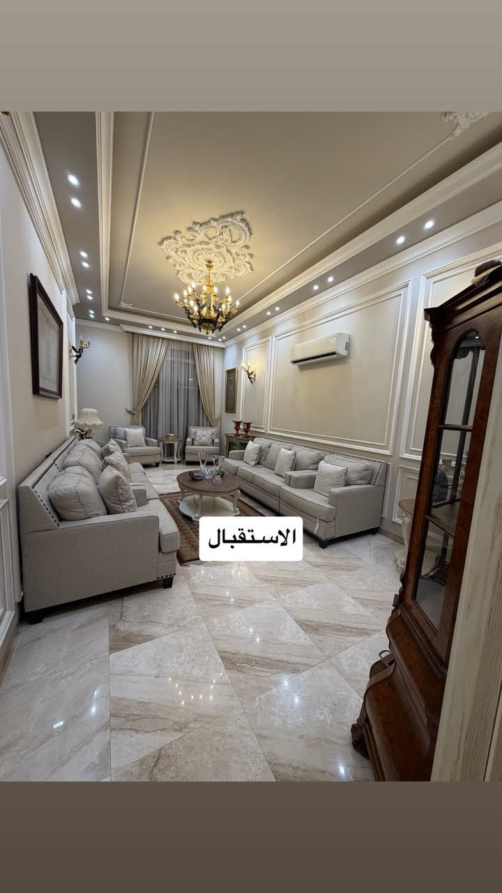 للبيع دار حديث زيونه محله 714
المساحة 264 متر 

الواجهه 8 متر النزال 33 متر 

درجة اولى فول 

شغل البيت بكوالتي عالي جدأ 

يحتوي ع 5 غرف نوم سويتات وكراج كبير

مطبخ حار وبارد 

استقبال ضيوف مع دورة مياه 

باربكيو داخلي راقي جدأ 

عمل البيت من الطابوك الاحمر 

للاستفسار : *********** 

 بلال الزبيدي للعقار
