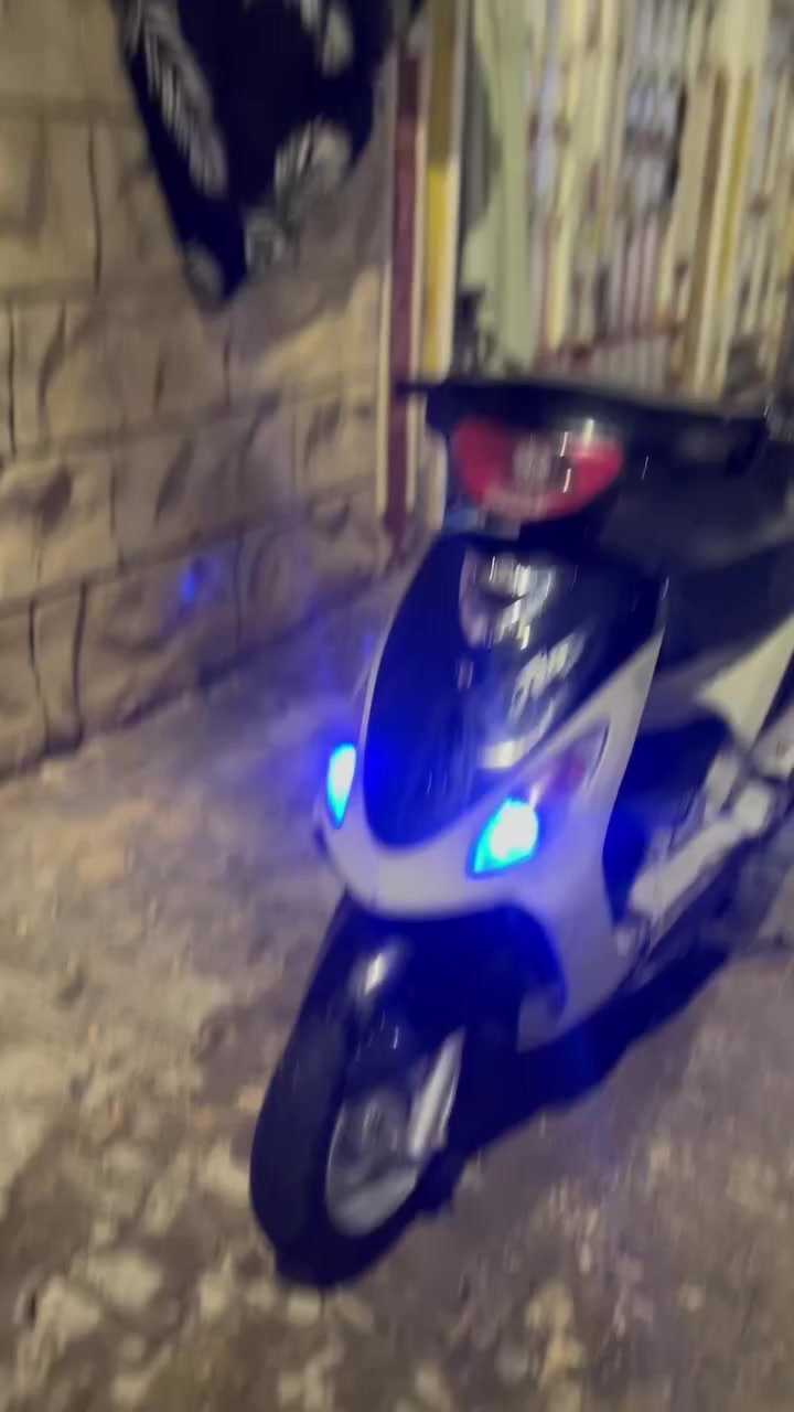 سلام عليكم دراجه ماكس منغولي نضيفه ما مفتوحه كهربائيات كله شغاله اشاير يمنه يسره سكنا كلوب زنون عالي ناصي. كفرات اصليه تايرات جلاتين اصلي دراجه بلاديه ولا تنضح دهن مكينته ناعمه ما تنسمع سعر (750)وبيها مجال حك جيه مكاني الامن الداخلي رقم ***********
