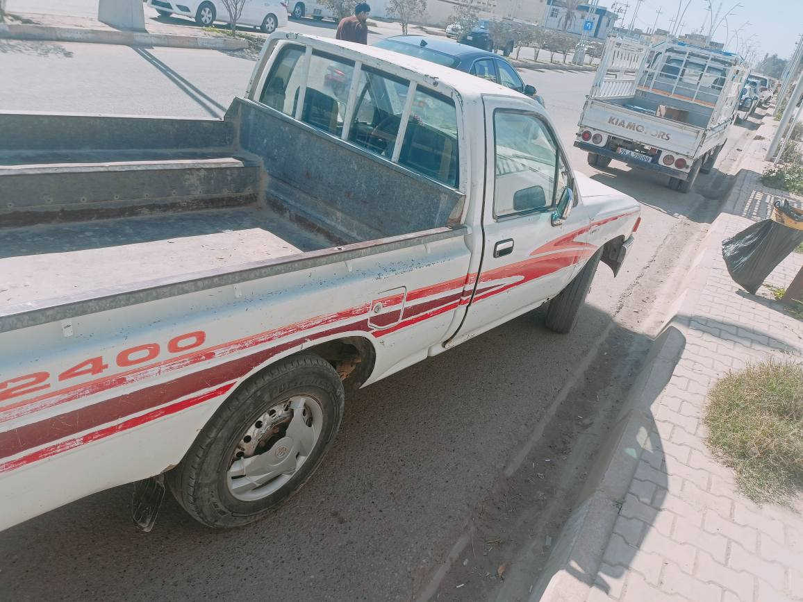 السلام عليكم ورحمة الله وبركاته للبيع موديل 92 سياره جديده مال جناي تايرات جديد صدره جديد محرك جديد بدون صبغ رقم كركوك العنوان الحويجه *********** اكر, نينوى
