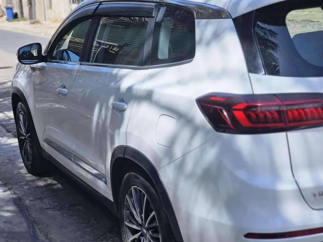 للبيع تيكو 8 برو موديل 22
محرك 2000 تيربو ماشيه 65 ألف بحالت الوكاله 
السياره   اخت الزيرو 
🚘 خليجي 
🚘 سعة المحرك 2.0L Turbo 
🚘 مرتبط بناقل حركة أوتو 9 نمر
🚘 عدد AIR BAG 2
🚘 حساسات خلفية
🚘 لايت LED
🚘 كشافات 
🚘 بك لايت LED 
🚘 حجم الاطار 235/55R18 
🚘 ويل كب 18‼️
🚘 هاند بريك بصمة 
🚘 مفتاح التشغيل بصمة 
🚘 دشبول شاشة 
🚘 شاشة 
🚘 كاميرا دوارة
🚘 المقاعد لون أسود 
🚘 المودات والأوامر الصوتية
🚘 مثبت السرعة Cruise 
🚘 أوضاع القيادة  Drive Mode
🚘 فحص أنظمة السيارة 
🚘 حساسات ضغط اطارات
🚘 3 قطع تبريد
🚘 ا ABS  
🚘 أوتو هولد 
🚘ا ISO Fex        ايزو فكس
🚘 نظام مانع الانزلاق
🚘 تتسع المقصورة الداخلية ل 7 راكب 
🚘 اشارة في المرايا الجانبية قابلة للطي 
🚘 مخرج منفذ الطاقة ⚡
🚘 ا  Bluetooth / USB  
السعر 160 وبيها مجال العنوان بغداد حي نصر ***********
