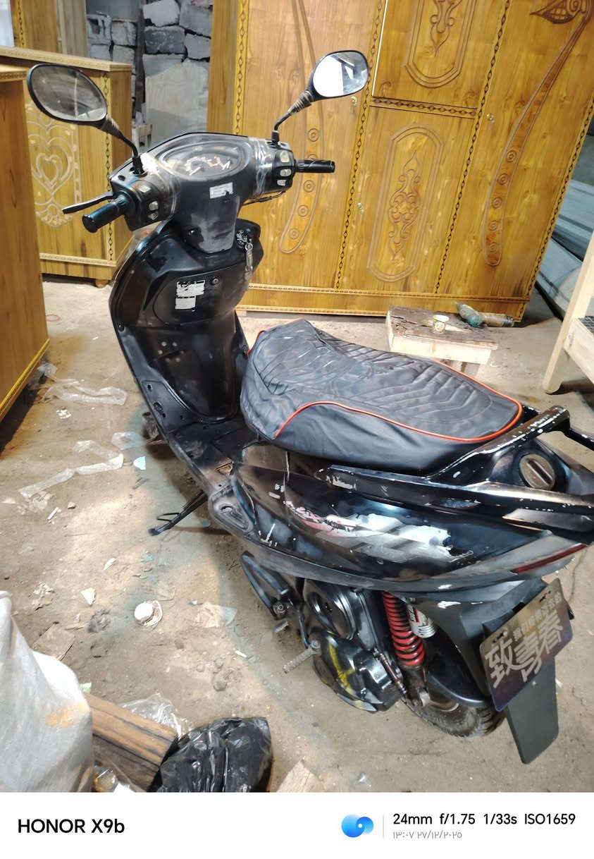 سلام عليكم دراجه ماكس للبيع مكينه ما مفتوحه سعره٦٠٠ وبيه مجال دراجه نضيفه ***********
