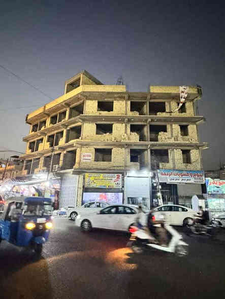 عمارة تجارية للبيع المساحة ٤٣٠ الواجهه ٣١ متر  محلات ٨ وشقق ١٨ المحلات موجرة وارد ٤٧٥٠ والشقق هيكل نضام عيادات مجمع طبي محجوز ١١ شقة  العمارة مصعد شارع تجاري بغداد الجديدة النعيرية فلكة رقم عشرة كروب شركة الكاظمي للاستثمارات العقاريةلبيع وشراء العقار ***********
