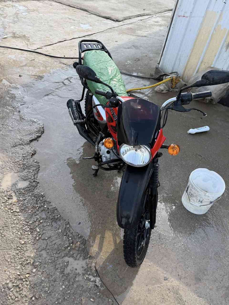 السلام عليكم دراجه بوكسر 2023 اوراق اصولي شركة المصطفى التانكي ولكشن شخط ما مشخوطات بعدهن بحلت الوكاله الدراجه ماشيه 17 حقيقي على ايدي الدراجه من جبته لحد الان منل شغل للبيت على كد الشغل الله شاهد 
السعر مليونين و100💸💸
الرقم 📞 *********** 
العنوان📍واسط قضاء العزيزية
