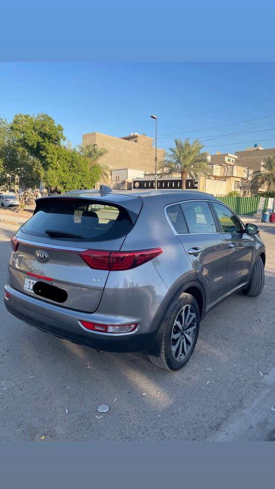 ( مكلف بل نشر  )
ورقه 159
السلام عليكم سبورتج كندي للبيع 
موديل 2018 
فول مواصفات عده الفتحه EX
تشغيل عن بعد 
بصمه ابواب وبصمه تشغيل 
مري شفط واشاير بل مري 
كامره خلفيه وكامره دواره 
كشنات تدفأه تبريد وكشن كهرباء 
شاشه كبيره 
كامرات حوادث داش كام امامي خلفي داخلي
تلث وضعيات قياده وكروز سرعه 
كشنات جلد 
ماسحات اوتو ولايت اوتو 
رقم بغداد الجديد والسنويه جديده 
تبريد قطعتين وتبريد منفصل 
حادث السياره بدون تبديل وبدون صبغ 
فقط جاملغ بارد وشويه من البنيد 
السياره ماشيه 85 كيلو مو ميل 
نضيفه وما ناقصها شي وكامله 
مكاني بغداد/ شارع فلسطين 
اني مكلف بل نشر للتفاصيل اكثر 
رقم صاحب السياره *********** ☎️ 
متواجد وات ساب)
