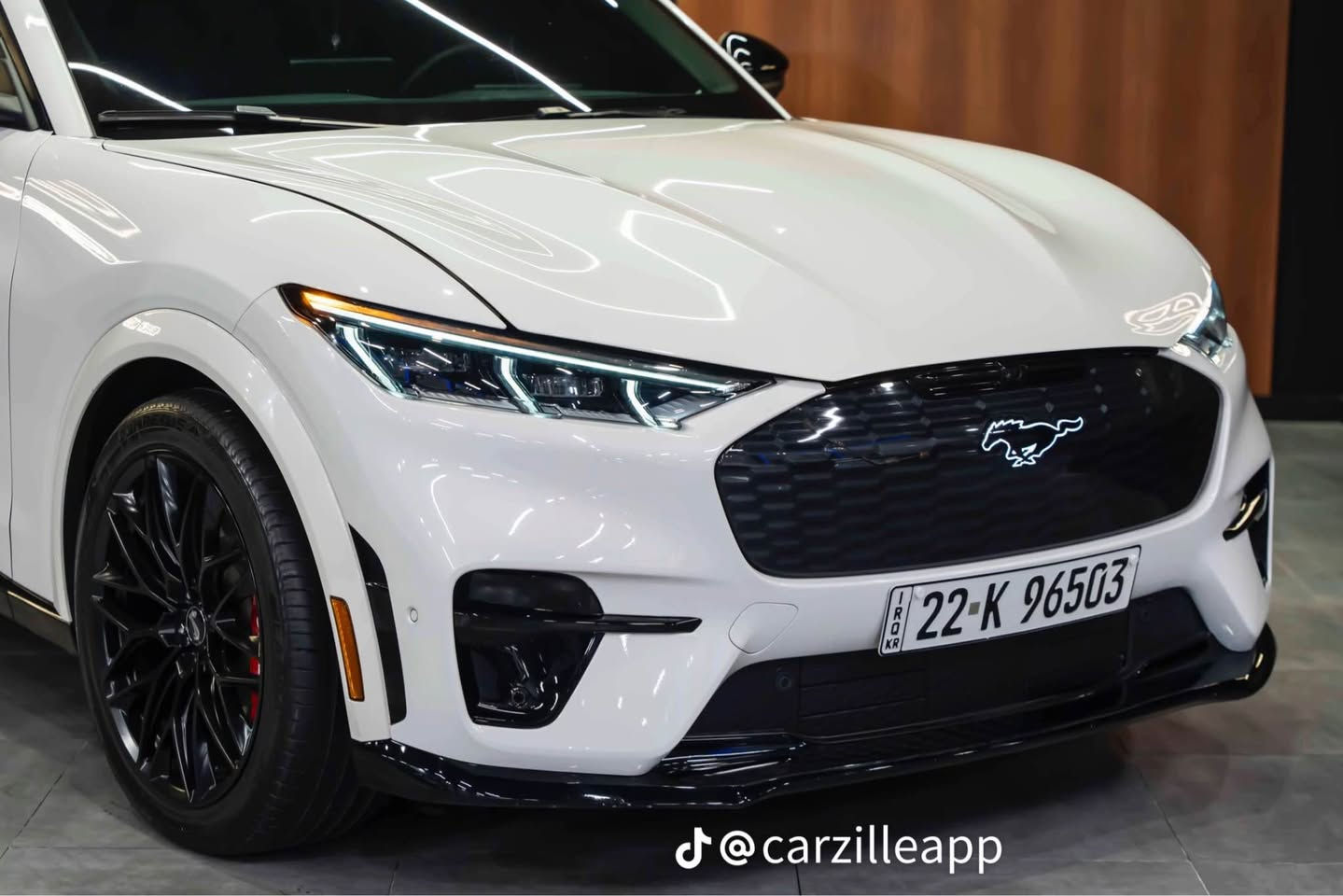 Ford Mustang mach e GT Performance 
Full : electric
Awd : 2 motors
Hp : 490 🐎
Times : 0-100 km/h 3.3 sanya
Brekes : Brembo
Speed battery: 450 KM 
شاعینەی خۆی لەگەڵە
کوشین : گەرم  جلد و شامۆ
داخلی لید : ٣٢ ڕەنگ 
مواسەفات لید خاریجی و لیدی ناو چەمبەری هەیە
دەبڵ کارەبایی
خەتی جادە 
ڕاداری پێشەوە 
ڕاداری پشتەور
مواسەفاتی دەموچاو بینینی هەیە لە کاتی شۆفێری
لە هەموو کوردستان بەس ئەو جیتی پێرفۆرمێنسە هەیە
سەیارە بێ سبوخە 
بۆ زانیاری زیاتر  ژ.م *********** أربيل, العراق
