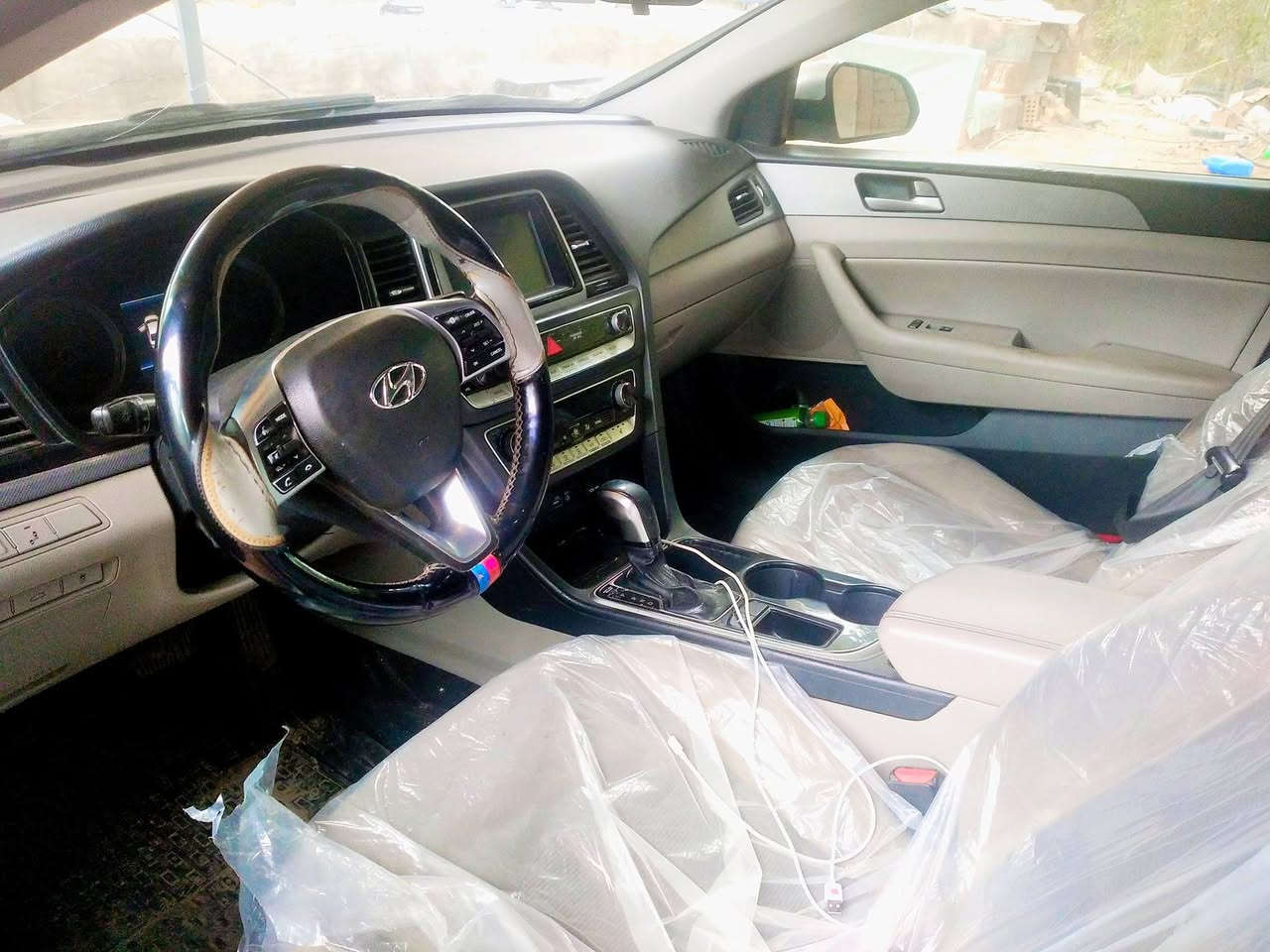 للبيع سوناتا 2019 امريكي رقم بغداد سنويه مجدده لل 2029 محرك 2400 دوش مامفتوح ماشيه 80 فول مواصفات عدا الفتحه السياره كله ليبل واحد بدون تبديل وبدون دواخل وصور الحادث مرفقه بالمنشور السياره جديده مكينه كير حداديه جدد تخم تاير جديد تبريد ثلج 
السعر 123 وبيه مجال 
للاتصال
***********
***********
المكان بابل الحله
