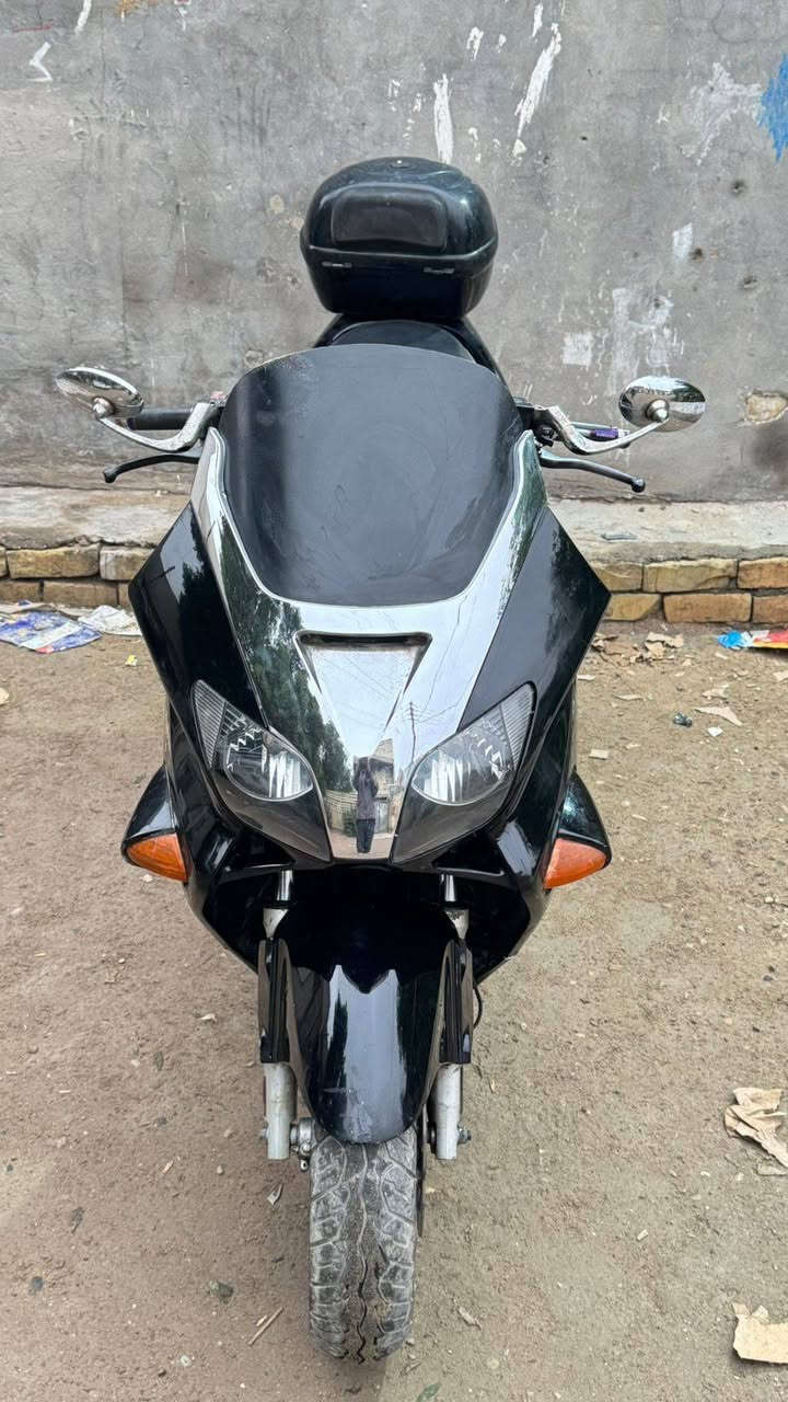 السلام عليكم دراجه فورزه 06   للبيع سعر    ٧٠٠ بي  مجال قليل مكان بغداد  دراجه نضيفه حلوة رقم ***********
