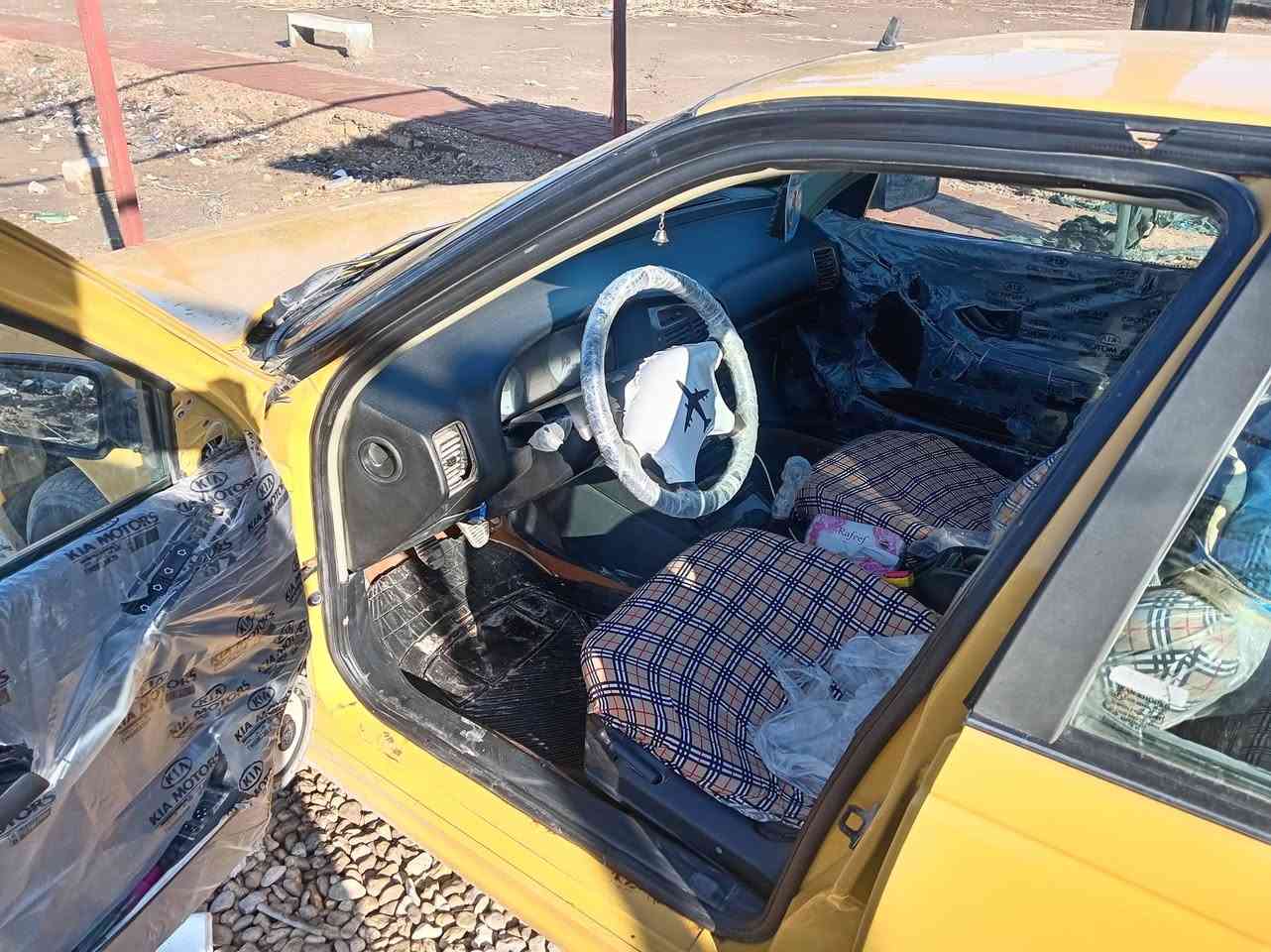 سلام وعليكم بيجو بارص ١٥ كير مكينه جديده كهربائيات كله شغاله سياره خير من الله عوزه بس حداديه تعبانه وبربرين امامي سياره ب ٣٨ وبيه مجال بصيط رقم *********** مكان سياره ديوانيه
