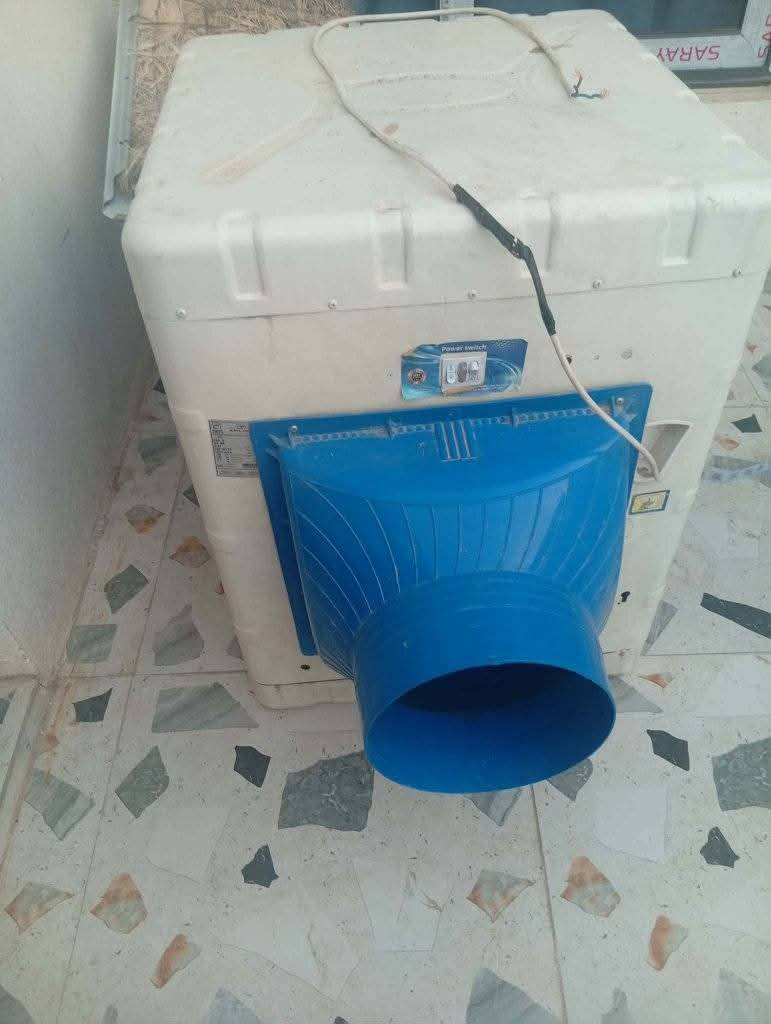 يالله يارزاق غراض بيت للبيع تخم ديوان مامستعمل 7متر تفصال ويه طبله فرشات ومبرده 1ونص وطباخ شرط شراي يدخل خاص اويتصل يوجد توصيل *********** كركوك, العراق
