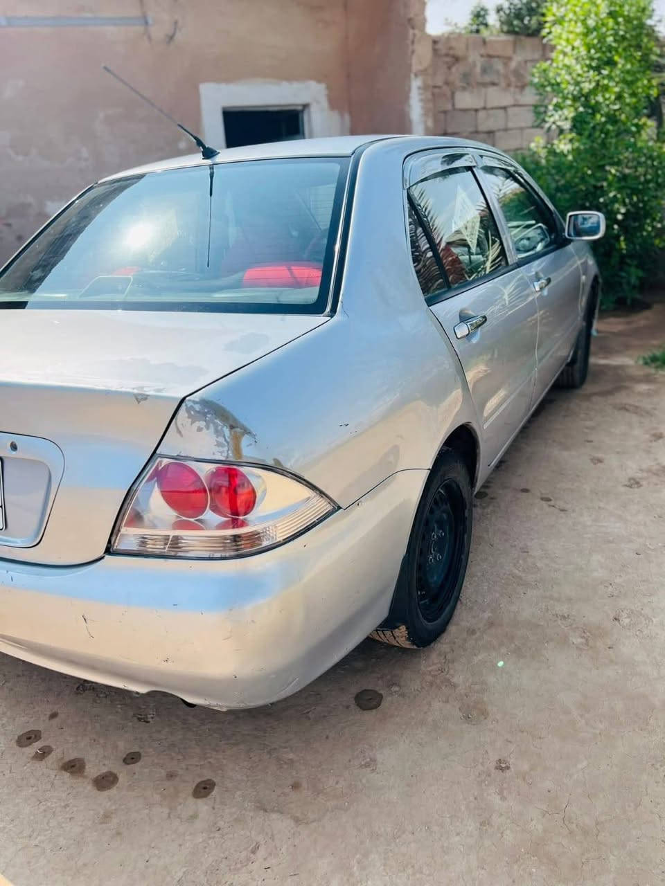 لانسر ٢٠١١ رقم بغداد مكفولة من صبغ السعر ٨٠ مكلف بنشر ***********
