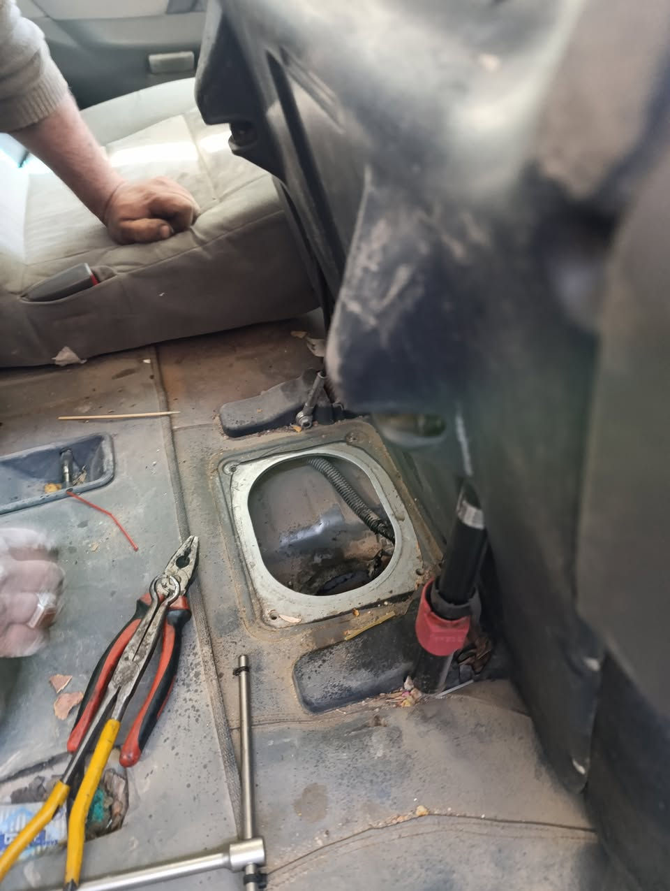 من اعمالنا ..... تبديل قطع غيار صدر باجيرو خلفي
تبديل بولبرنات خلفي
تصفير فلنجات
تبديل دسكات 
تبديل فيت بم
تبديل فلاتر 
صناعه البياع ش السابع
***********
***********
