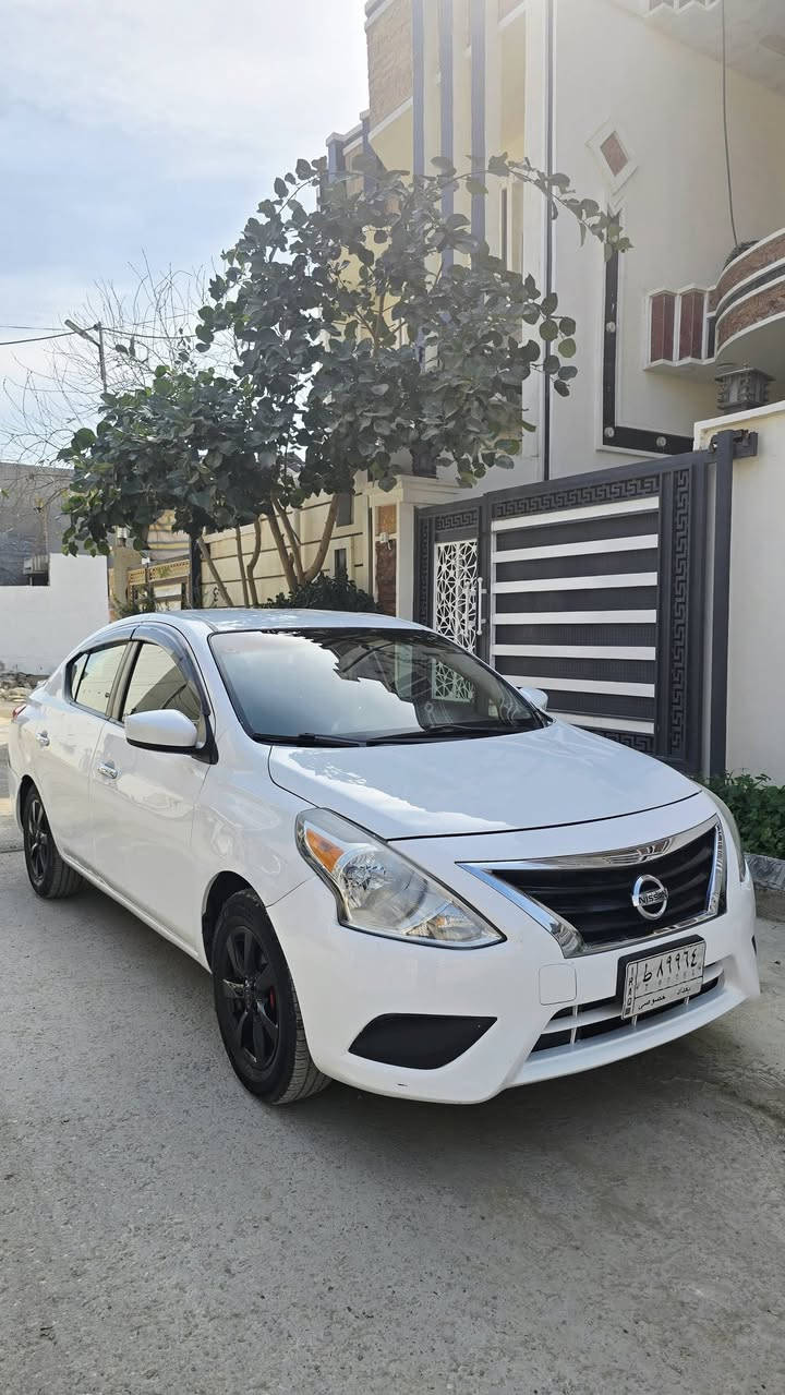 ( اللهم صل على محمد وآل محمد )
**** جمعه مباركة ******
نيسان فيرسا وارد امريكي 
ضررها فقط بابتين صور الضرر مرفقه وصورة السونار ايضا 
محرك ١٦٠٠ سي سي 
سيارة جديدة كلش 
ماشية ١٠٣ الف كيلو متر 
رقم بغداد تحويل ثاني يوم بأسم المشتري 
مواصفات شاشة كبيرة تحكمات جهتين سنتر لوك كامرة خلفية 
السعر 108 بيها مجال قليل للشراي 
للأستفسار التواصل على الأرقام 
***********
***********
