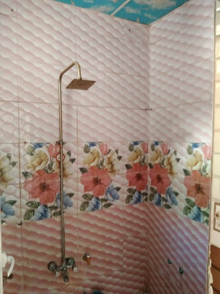 ♦️دار للبيع مساحته 240متر نظيف جدا♦️
يحتوي على غرفة نوم وهول ومطبخ وصحيات  وحديقة  ♦️وگراج مع قطعة مجاور الدار♦️ 
مبني من الطابوق فقط المطبخ بلوك
♦️السقف صب كونكريت♦️
الأرضية والجدران سيراميك 
السعر //32مليون وبي مجال 
العنوان//كوت حي الحكيم الاولى قرب الحولي
♦️ قريب من الشارع العام♦️
للاستفسار الاتصال على الارقام التالية:
***********
***********
***********
