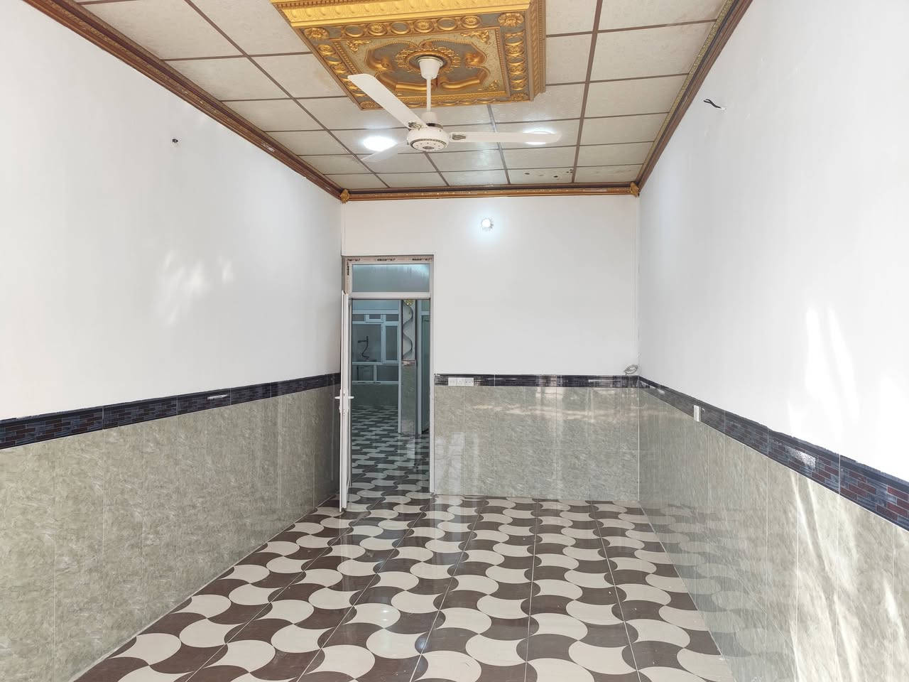 #خانوی_زۆرشاز بۆ فرۆشتن  بەردەم چۆڵ قاتتوونیو
ناونیشان  قەزای  ڕزگاری سمود
🔷 گەڕەکی سەنگاویەکان 
🔷 نزیکی مزگەوتی پیشەوا 
🔷 ڕووبـەری 6 بـە 20 = 120 مـەتـرە
🔷 ڕێگەپێدانە
🔷 ڕووی لـە خۆری بەیانیە
🔷 قاتی سەرەوەی سێ ژووری حماتوالیت

🔴 ژوورەکـانـی ئـەم خـانـووە پـێـکـھـاتـووە لـە ⬇️

🔵 ژووری مـیـوان
🔵 مـطـبـغ
🔵مسـاعـد مـطبـغ
🔵 هـۆڵـێـک
🔵 دوو ژووری نـووسـتـن
🔵 ڕۆشـنـایـی  
🔵 مـشـتـەمـەلـات

بۆ زانیاری زیاتر پەیوەندی بکەن
ژم***********
ژم***********
