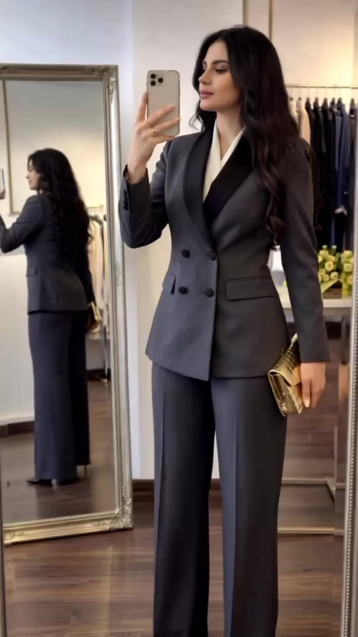 طقم من اجمل وارقى الاطقم النسائية الخامه الفاخره  😍
السعر 65 مع التوصيل

مكون من : 

ستره وبنطلون كيلوت فخم جدا 

ستره مبطنه طول 80 سم 
بنطلون كيلوت طول 110 سم كمر دكمه وسحاب رسمي وبي لاستيك من الخلف

القياسات
38/40/42/44/46/48/50/52

الوان : اسود نيلي رصاصي ماروني


**إذا كنت صاحب هذا الإعلان وتريد حذفه لأي سبب، رجاءا أرسل رسالة إلى الدعم الفني**