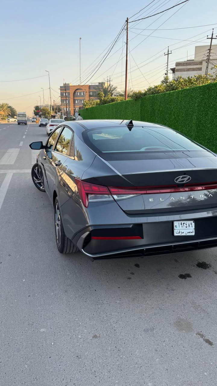 النترا 2025 ماشية 3 الاف ميل فقط دخول جديد 🇰🇷
ضرر موضح بالصور السياره كلها ليبل واحد بدون تبديل بدون صبغ فقط الدعاميه مبدله الباقي كفاله عامه من التبديل والصبغ وكفالة جميع الايرباكات 
الضرر ( تعديل الباب خلف الراكب الجهه اليمنه بارد وجاملغ جهة السايق تعديل بارد )
ماشية 3 الاف ميل ( اخت الزيرو ) 
السياره بدوووووووون رقمممممم تترقم جميع محافظات العراق عدا الاقليم 
 مواصفاتها 
- بصمة تشغيل ابواب وصندوك
- فتحة سقف ( سلايد روف ) 
- محرك 2000 Doch دوش بانزين
 - كاميرا 360 درجه 
- تبريد بيانو لمس 
-تبريد منفصل
- رادارات 360 درجة ( امامي جانبي خلفي ) 
- التحذير عند فتح الباب 
-رجاج ستيرن عند تحذير الرادار الامامي
- تحكم ستيرن 4 جهات 
- دشبول  4 وضعيات متغيره 
- 3 وضعيات قيادة  
- مثبت سرعة ذكي ( التحذير عند مغادرة المسار )
‏- Auto Hold التوقف لفترات قصيرة
- سايد بريك بصمة 
-شاشة بلازمة حجم كبير لمس تدعم نظام الابل كار بلي والاندرويد اوتو و خرائط GPS  
-شحن واير ليس 
-ويل كب ١٧  
-تشغيل عن بعُد 
-اضواء ترحيب عند الاقتراب 
- مازدات لد نهاري + زنون  
-لد خلفي
-نقط عمياء في المري الجانبية
-تدفئة بالكشنات
-لد متغير 7 الوان بالدشبول 
-كير اوتماتيك و S 
-تحديد مسار وقيادة ذاتية
- رادار امامي 
- مانع انزلاق 
- سياره بعد احلى من الصور

السعر 172$ 
-رقم الهاتف ⬇️
***********
 ‭***********‬
مكان السياره : بغداد الرصافه بغداد, العراق
