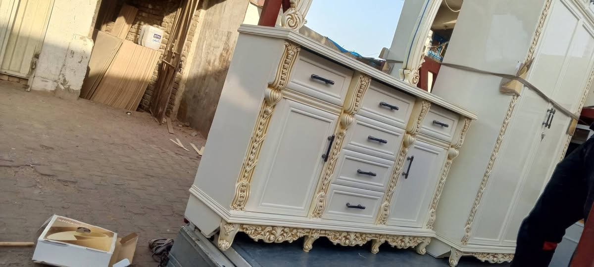 نجار موبيليا جميع الموديلات 
فتح وشد وصيانه كل انواع الغرف 
هذا شغلي والحمد لله 
للاستفسار ***********
