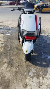 اخوان دراجه شحن للبيع 6 بطاريات +كارت وبصمه وسويج بطارياته بعده بحيله ...