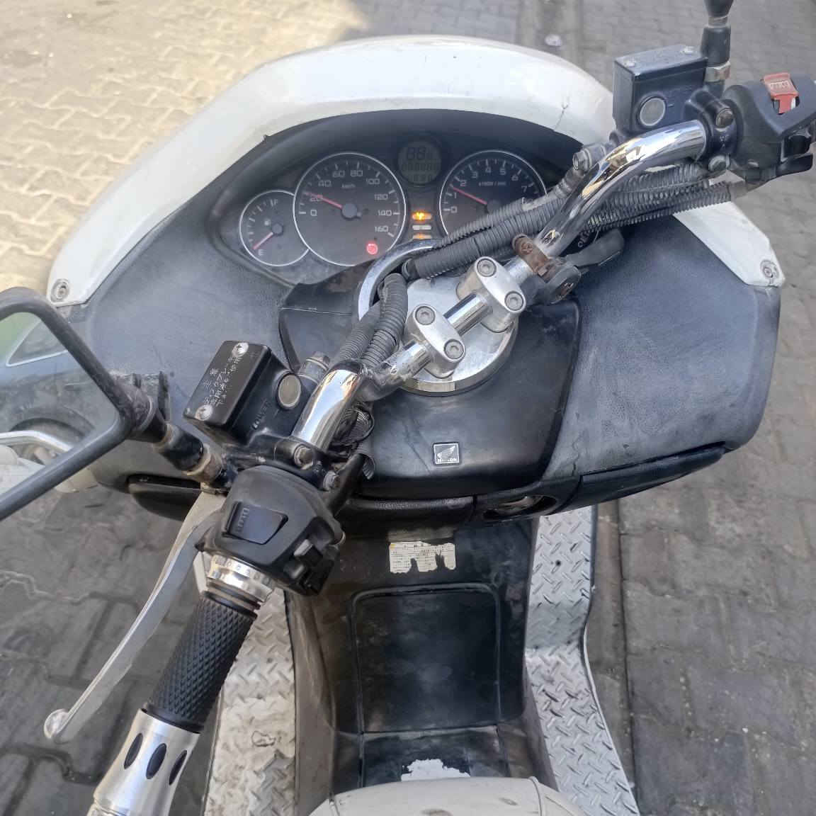 سلام عليكم دراجه فورزه صفر 9 دراجه خير من الله شرط مكينه خرسه وخير من الله سلف نكره بل وقت دراجه جنت تاركه وهسه نكره بكل وقت اشاير لايت هورن كلشي بيها شغال كيلو متر رون حماوه بانزين كلشي يتشغل هاي كفراتها كدامك شوفها سعرها 525 بيها مجال بسيط لشراي يتصل على الرقم او خاص *********** بغداد, العراق
